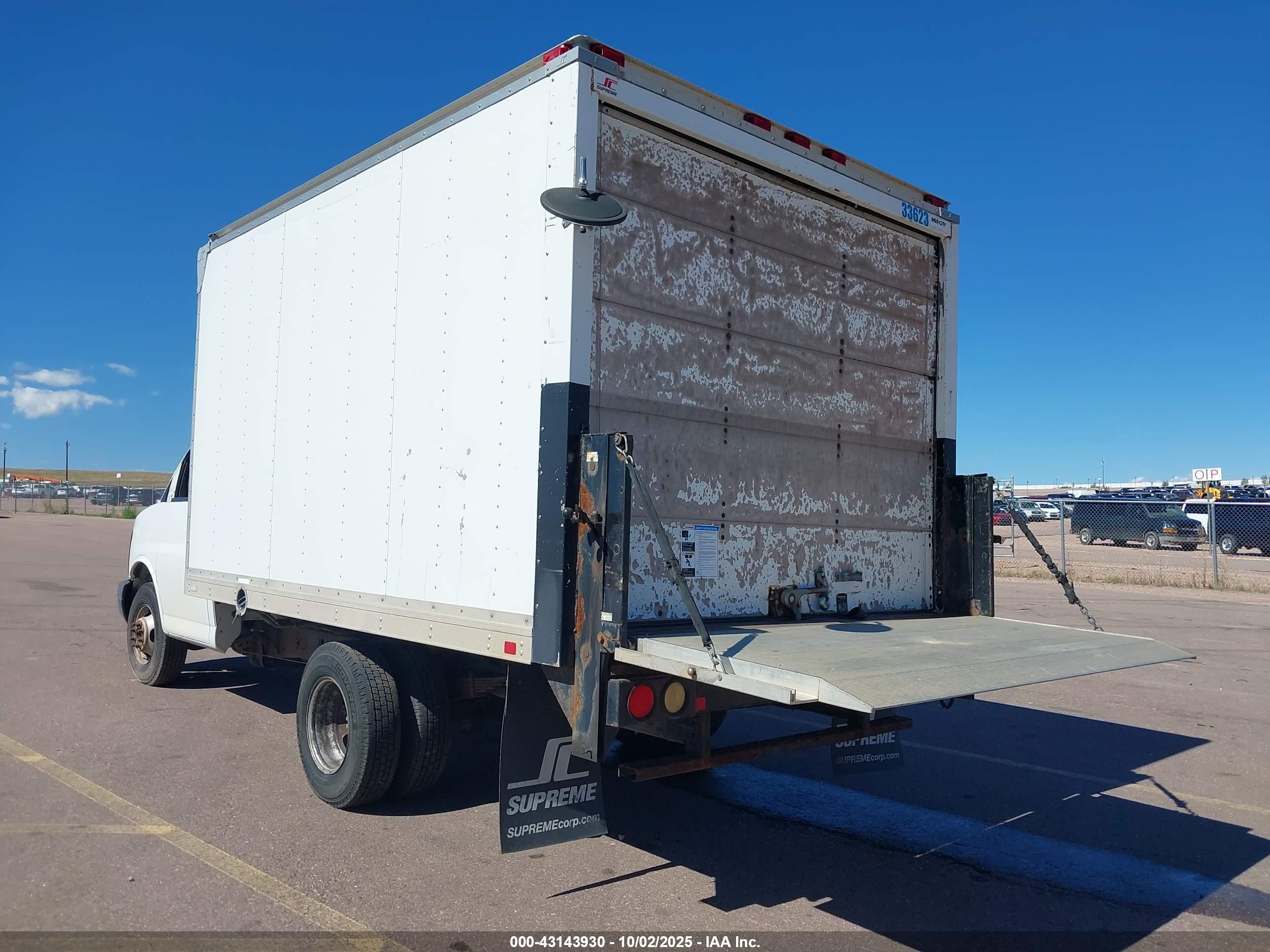 CHEVROLET EXPRESS image 3