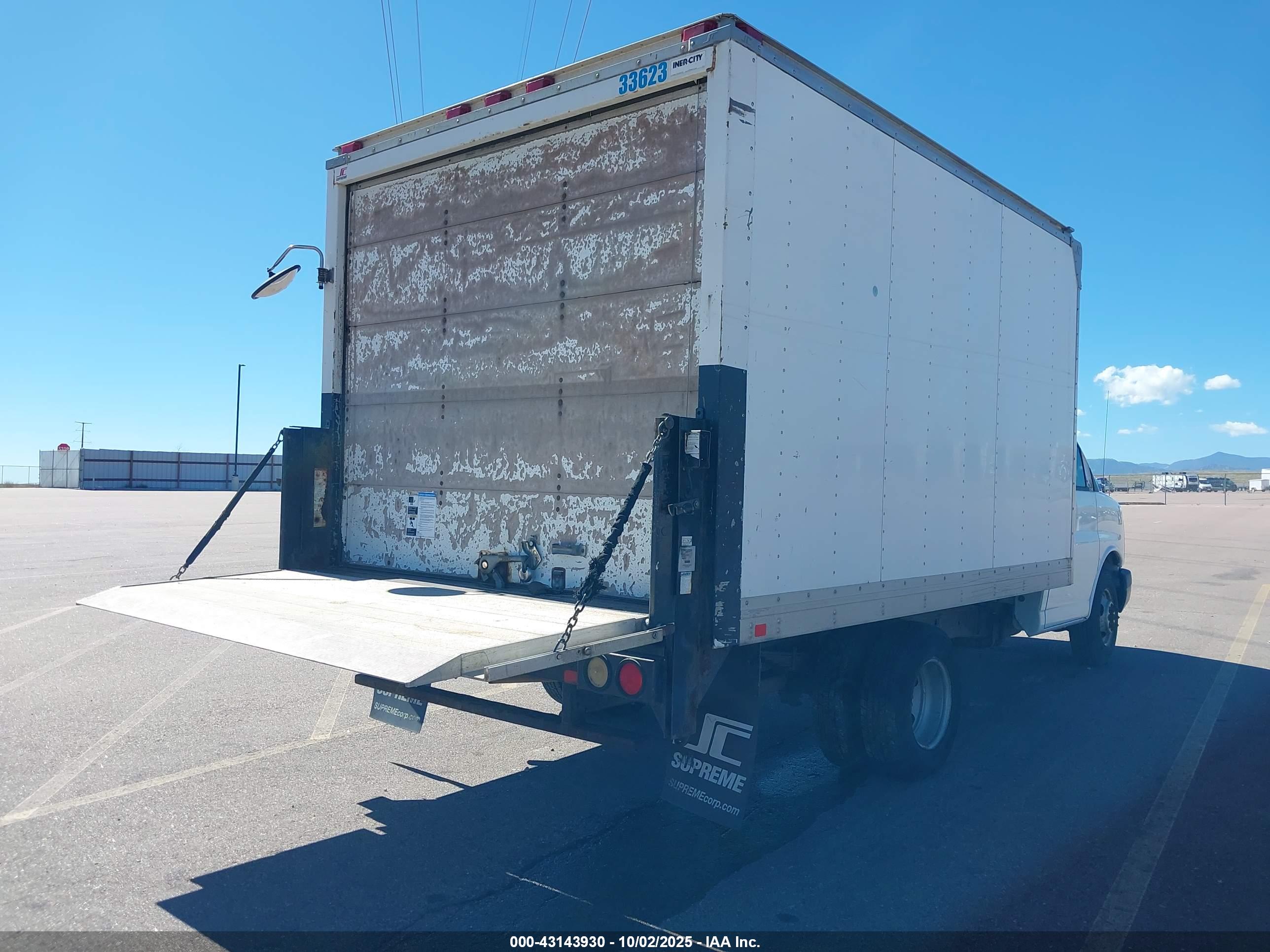 CHEVROLET EXPRESS image 4