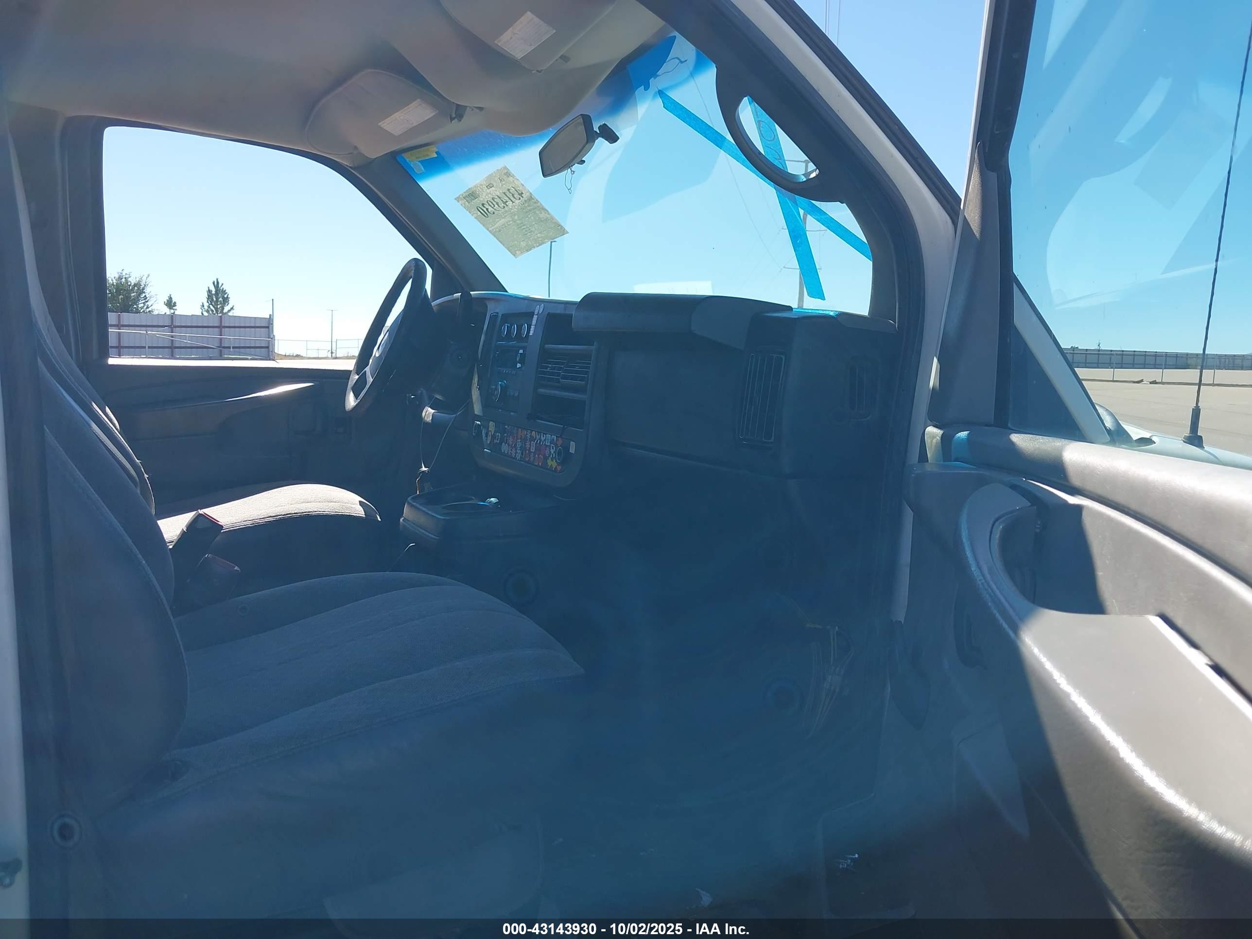 CHEVROLET EXPRESS image 5