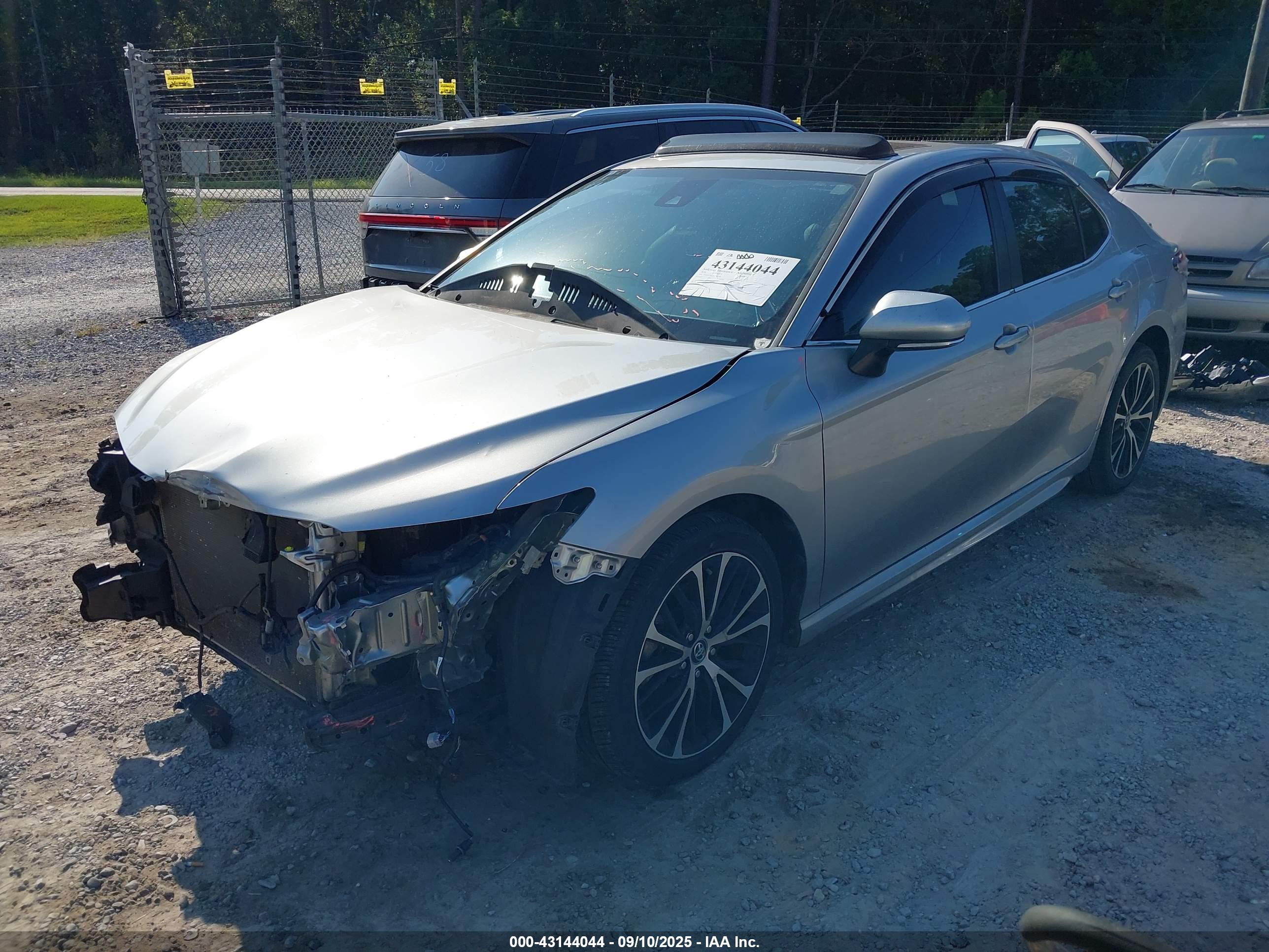 TOYOTA CAMRY image 2