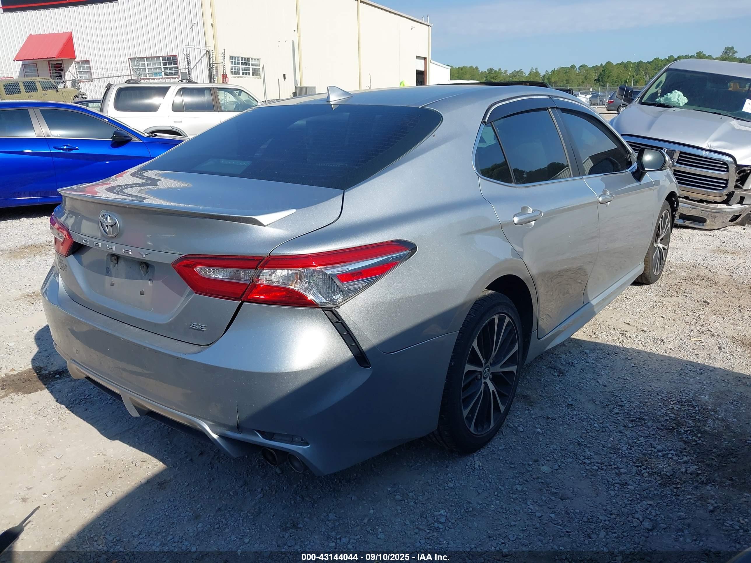 TOYOTA CAMRY image 4