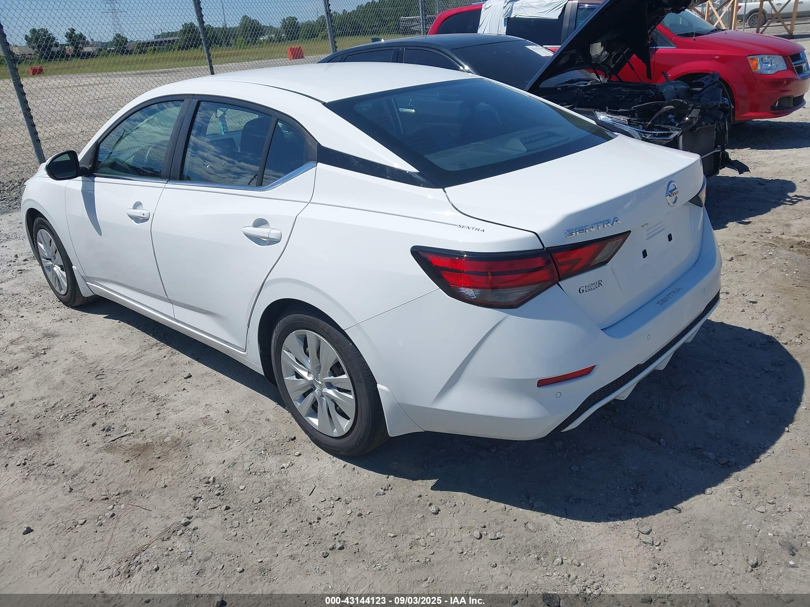 NISSAN SENTRA image 3