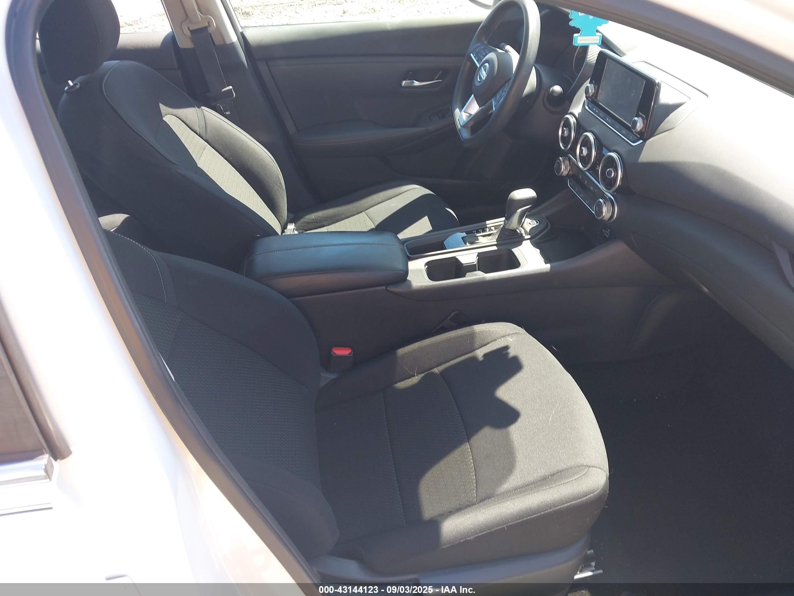 NISSAN SENTRA image 5