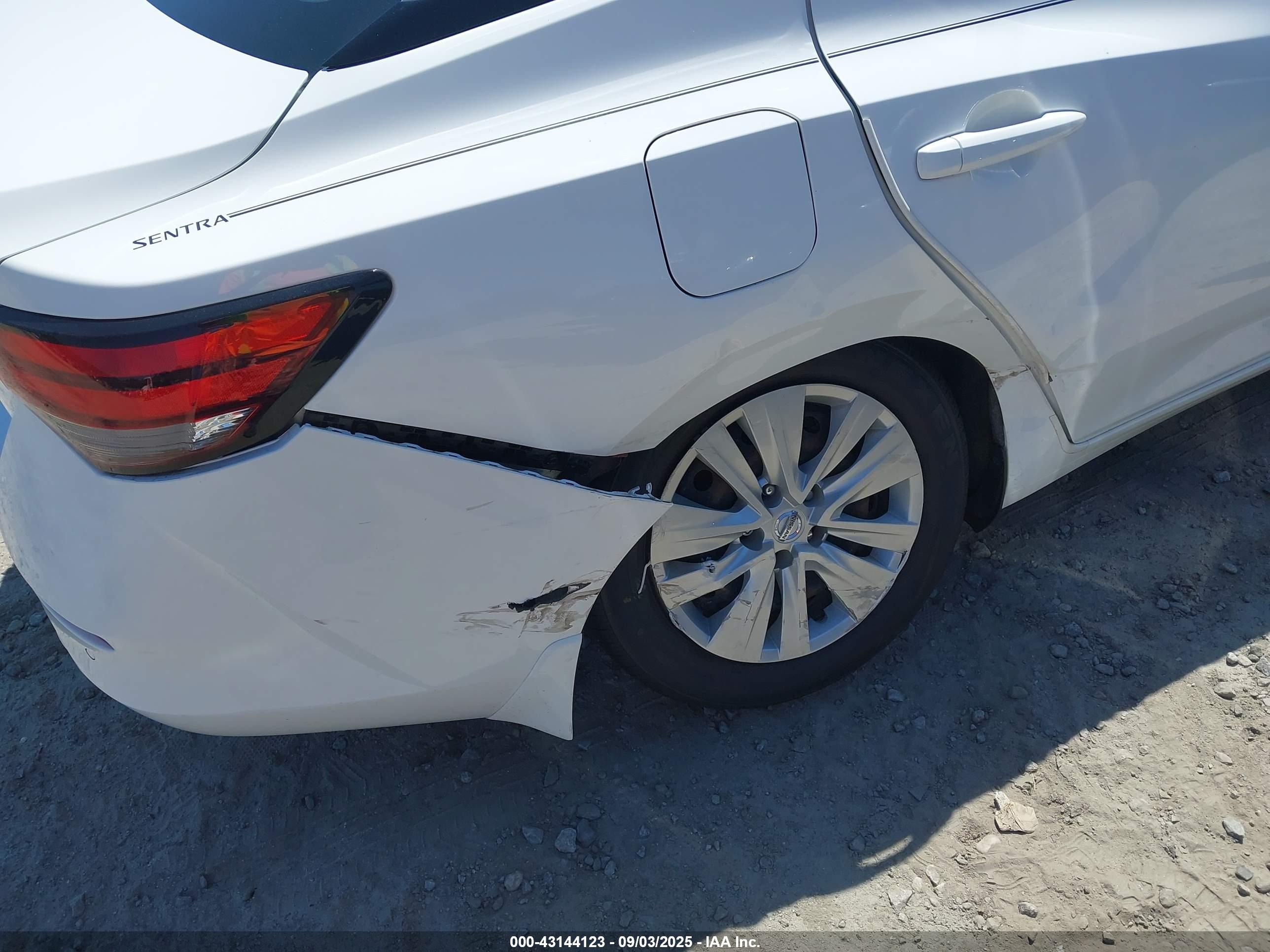 NISSAN SENTRA image 6