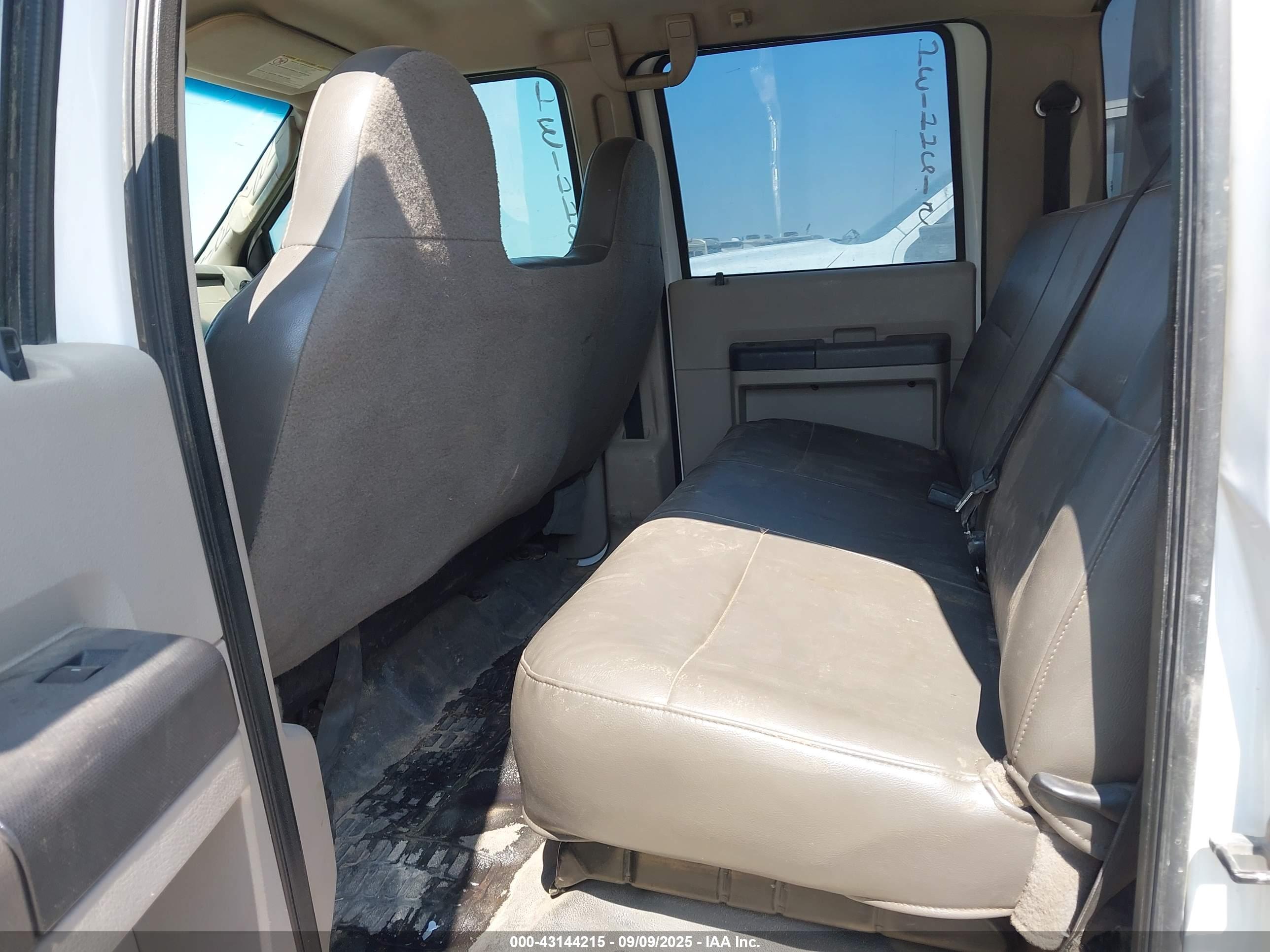 FORD F-550 image 7