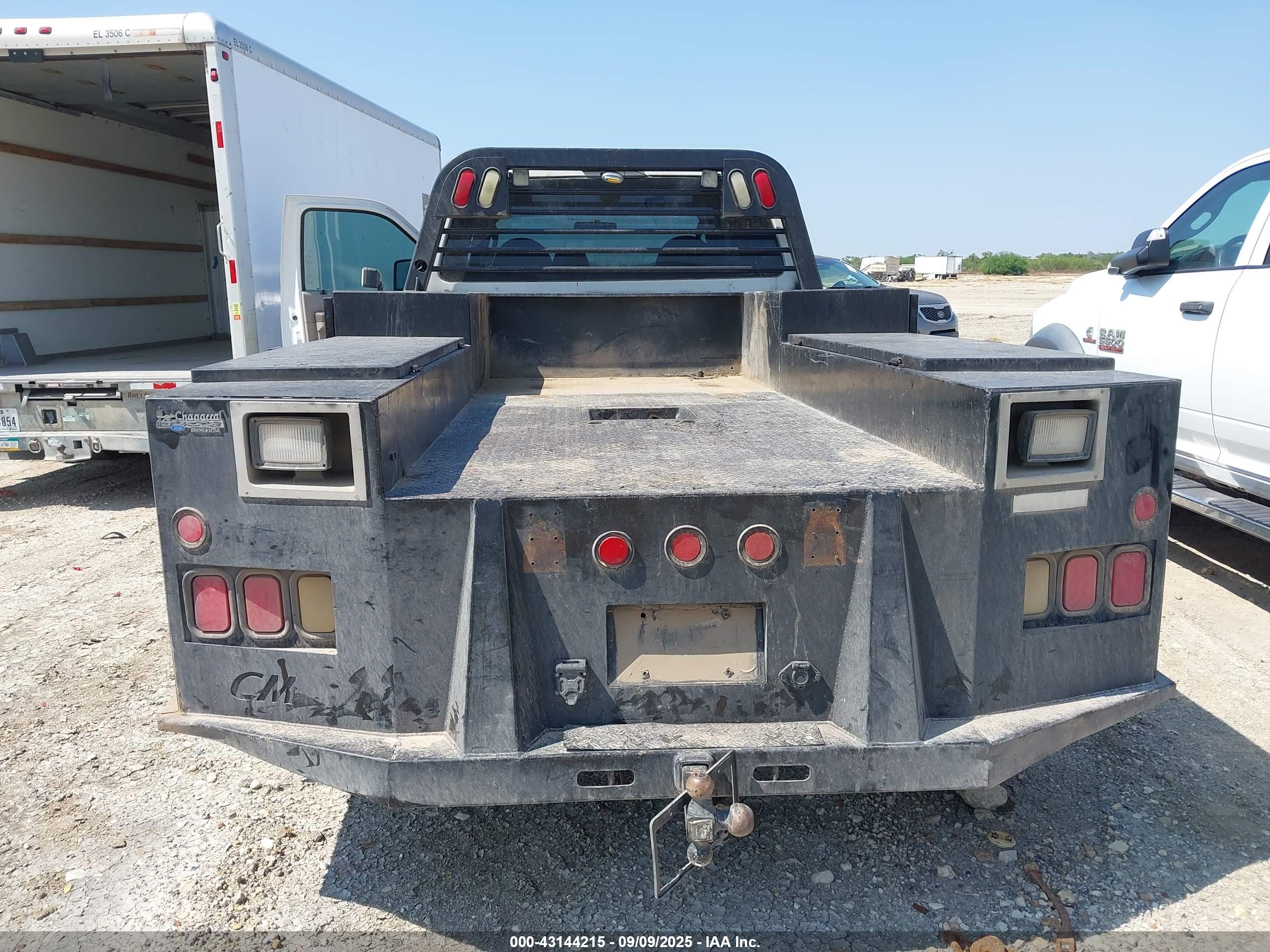 FORD F-550 image 8