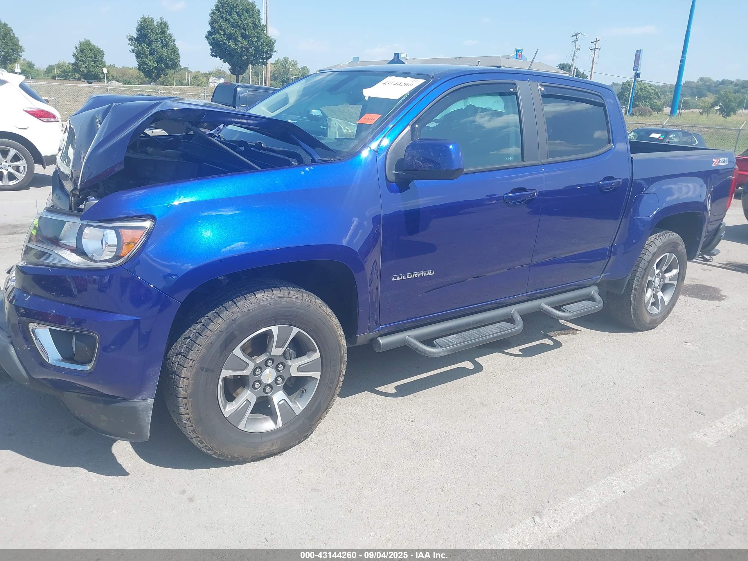 CHEVROLET COLORADO image 2