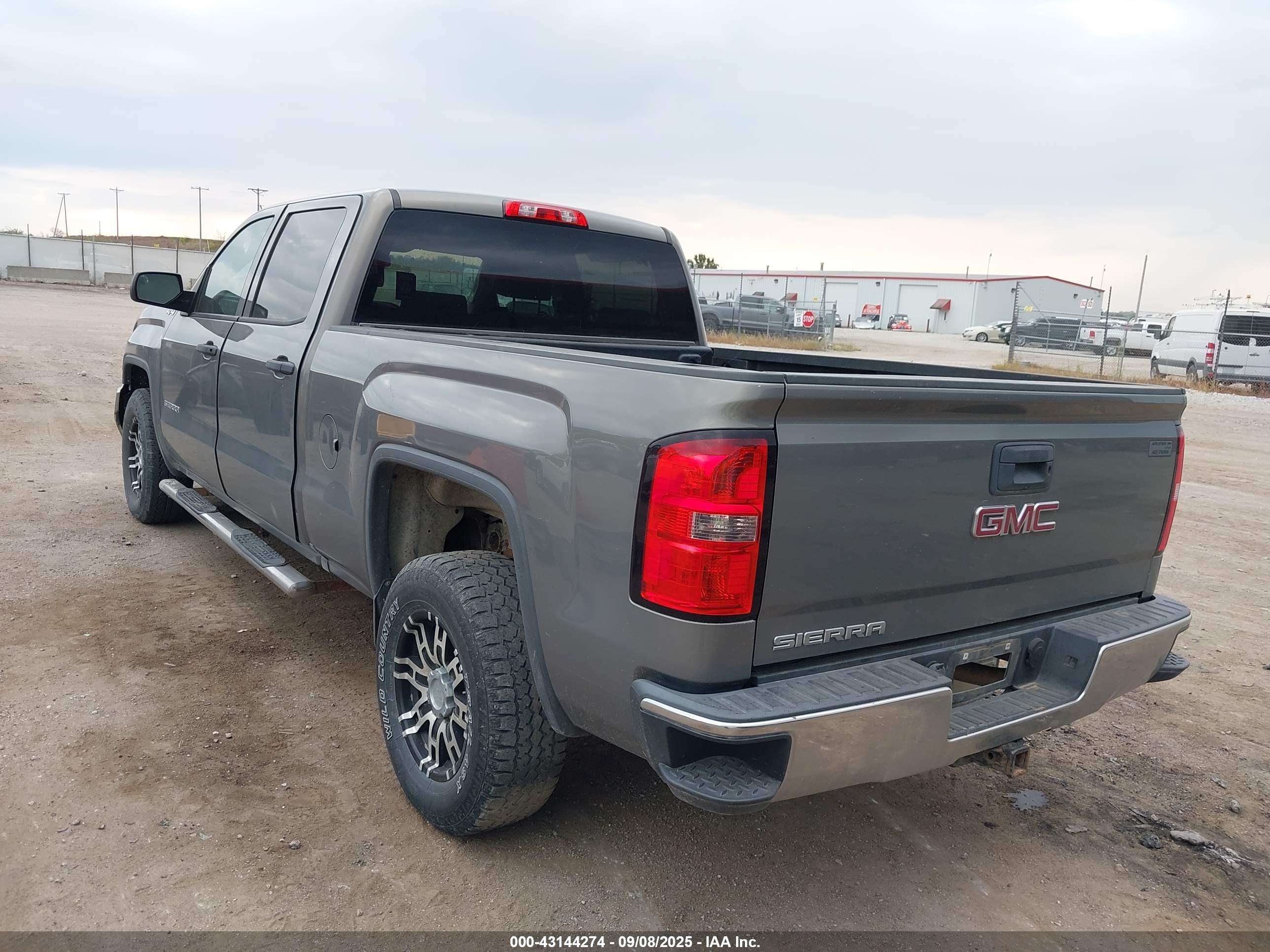 GMC SIERRA image 3