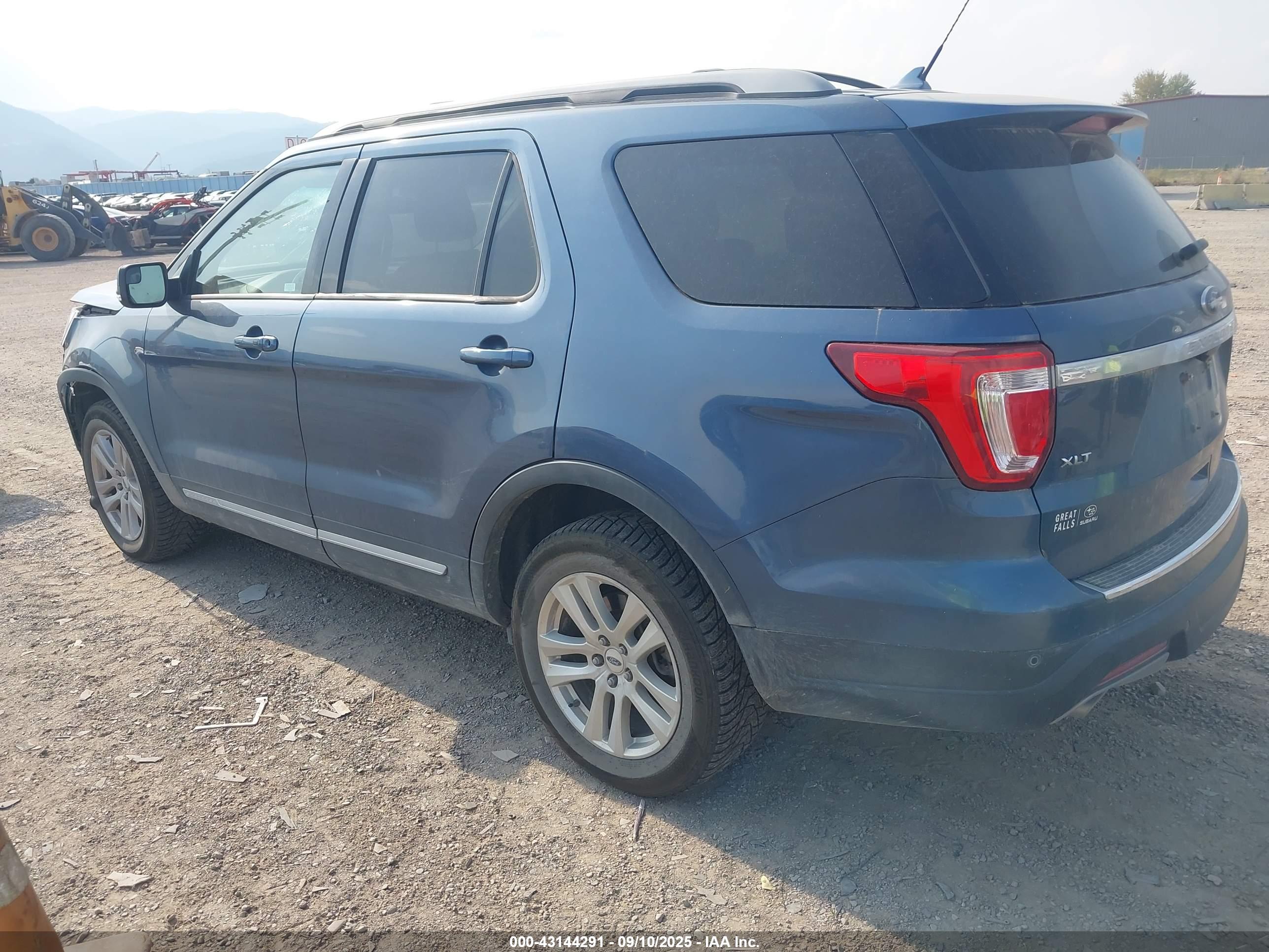 FORD EXPLORER image 3