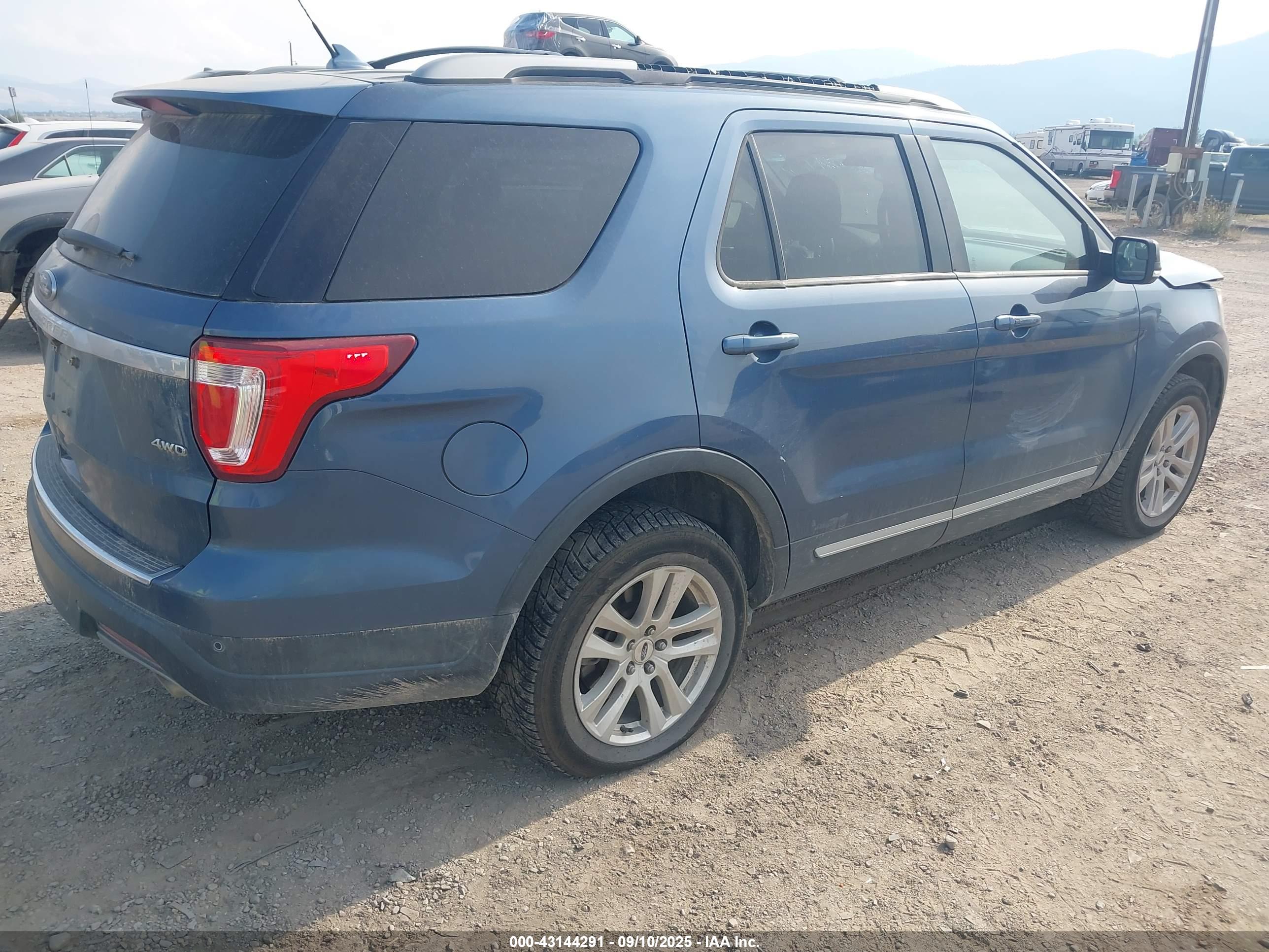 FORD EXPLORER image 4
