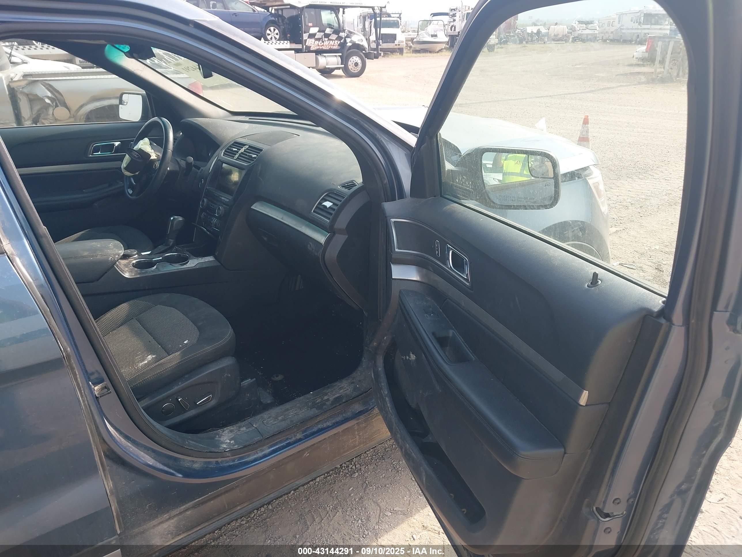 FORD EXPLORER image 5