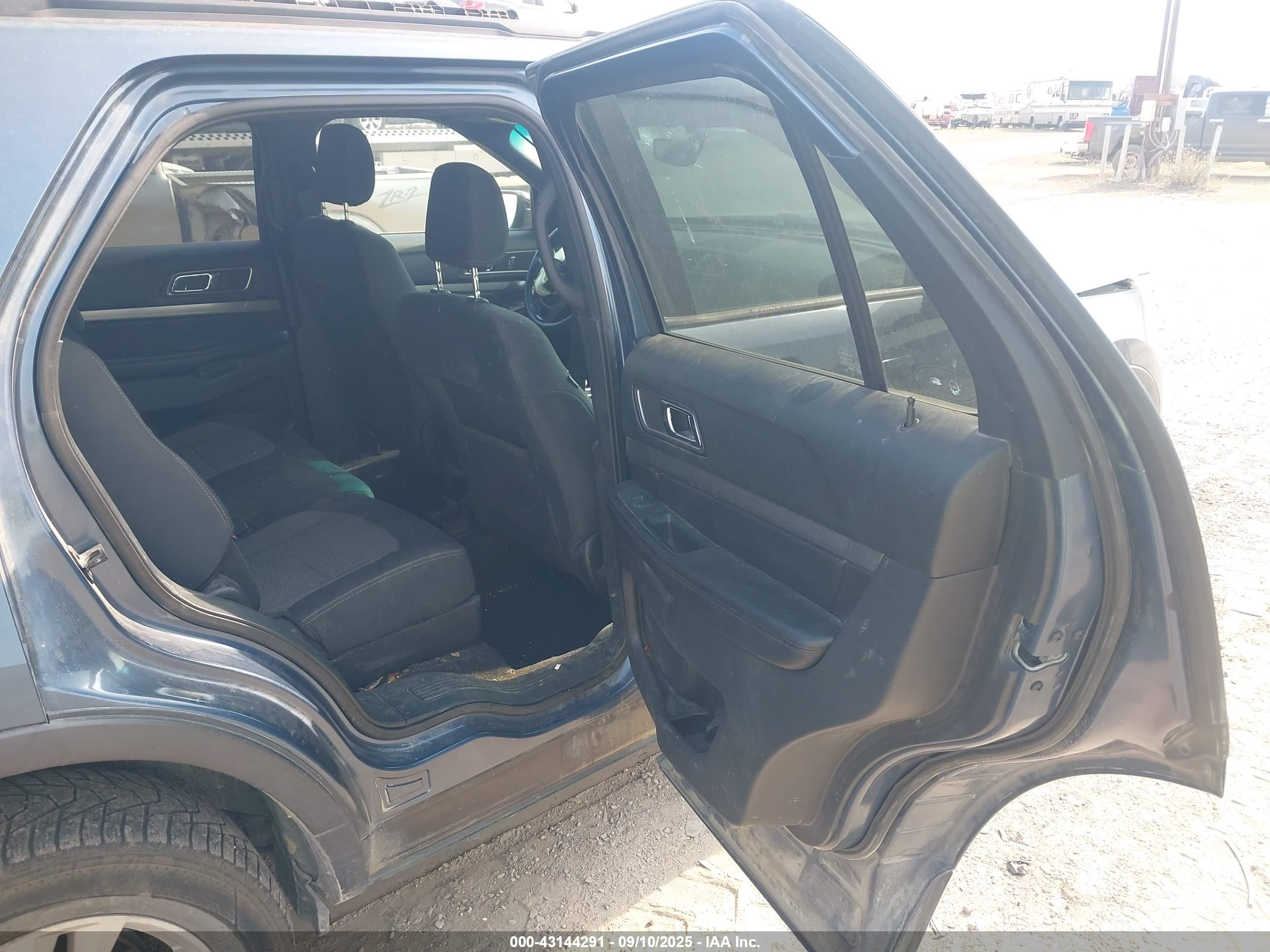 FORD EXPLORER image 8