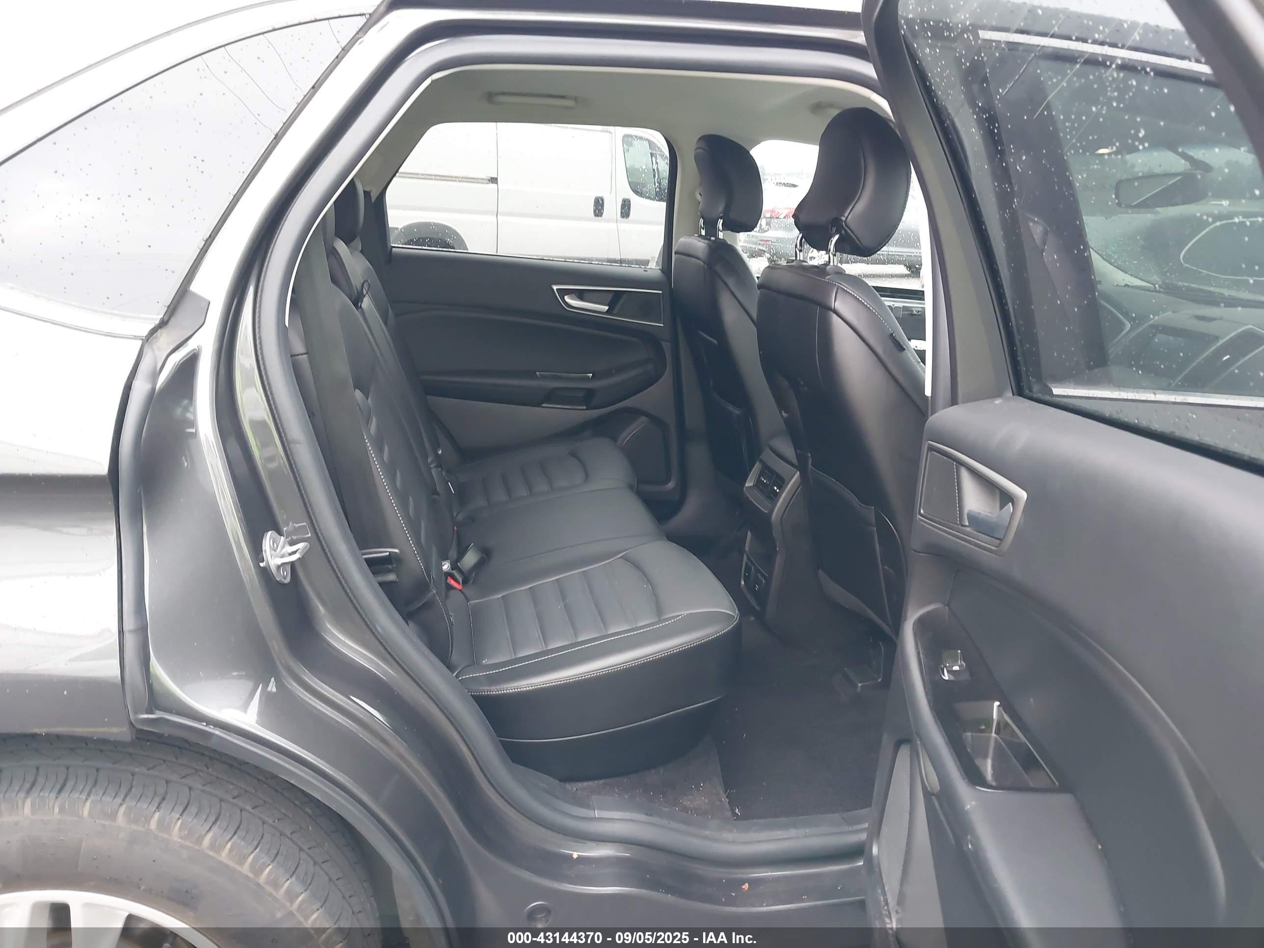 FORD EDGE image 8