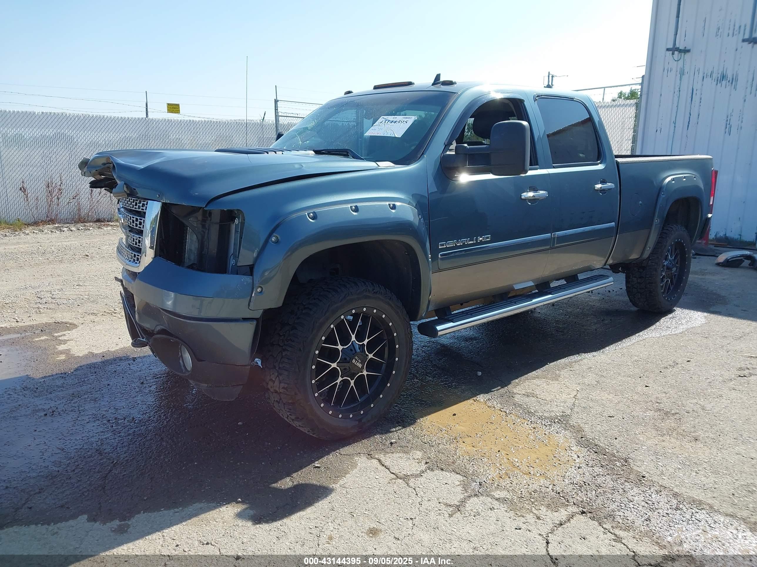 GMC SIERRA image 2