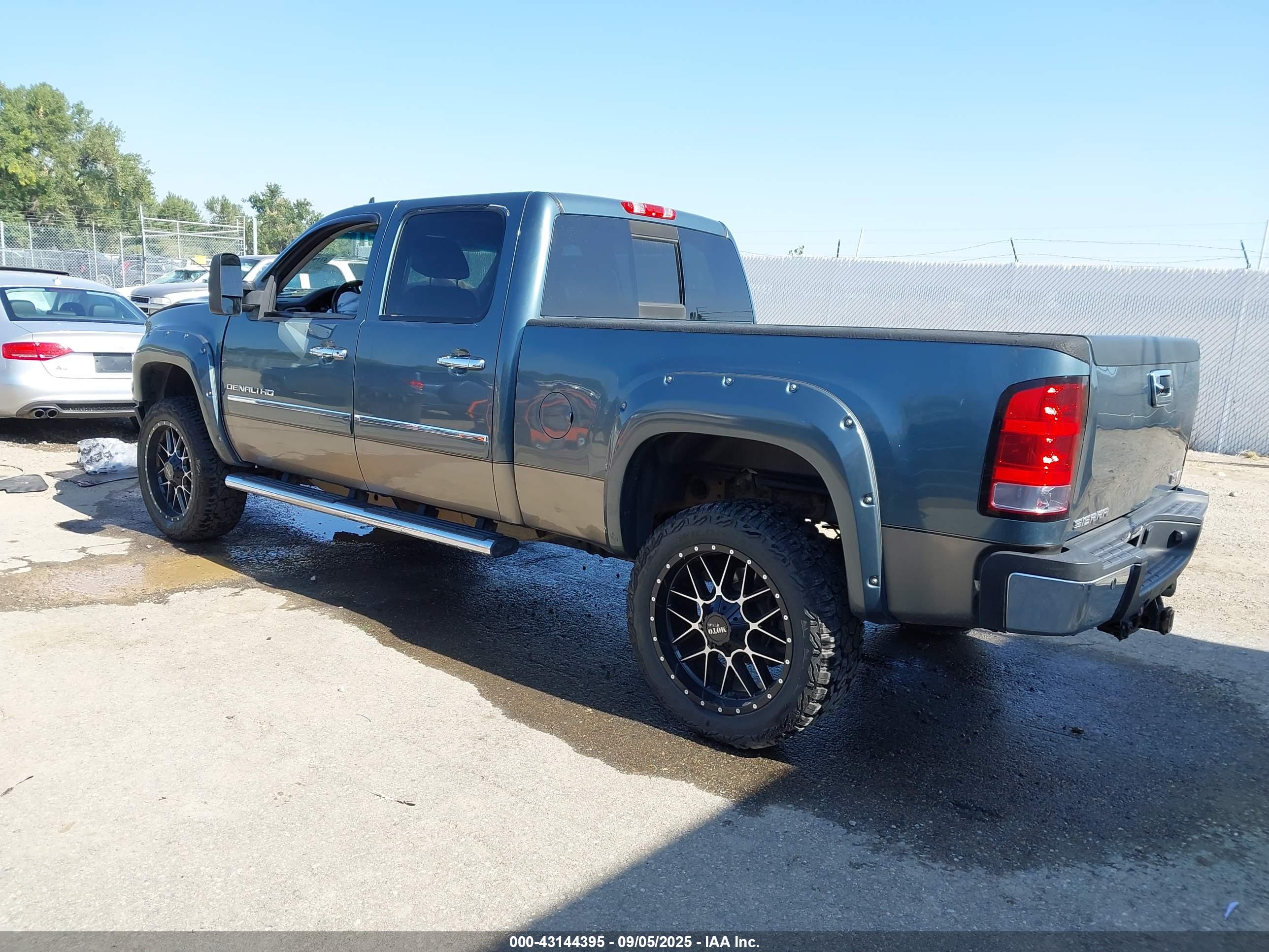 GMC SIERRA image 3