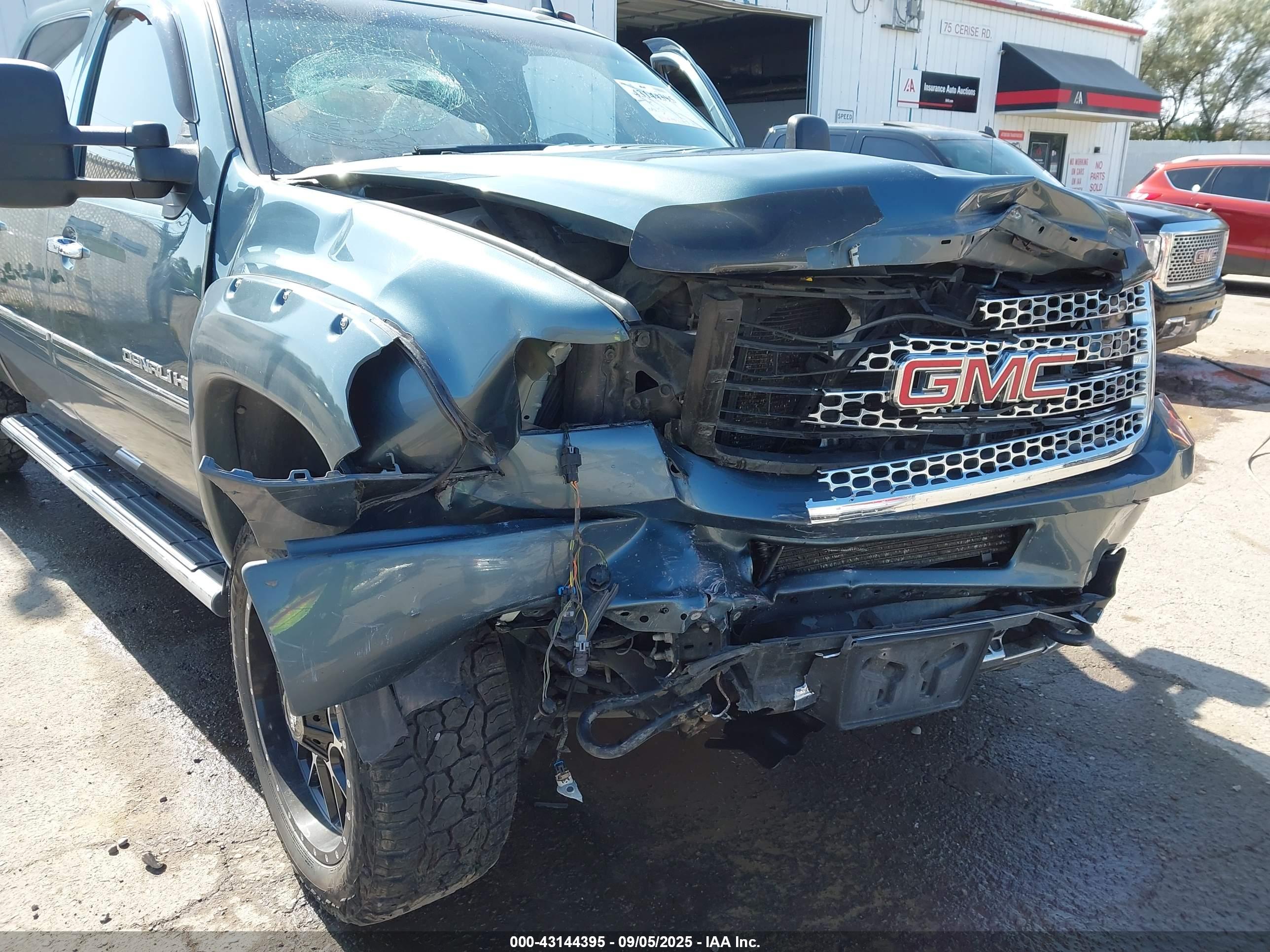 GMC SIERRA image 6