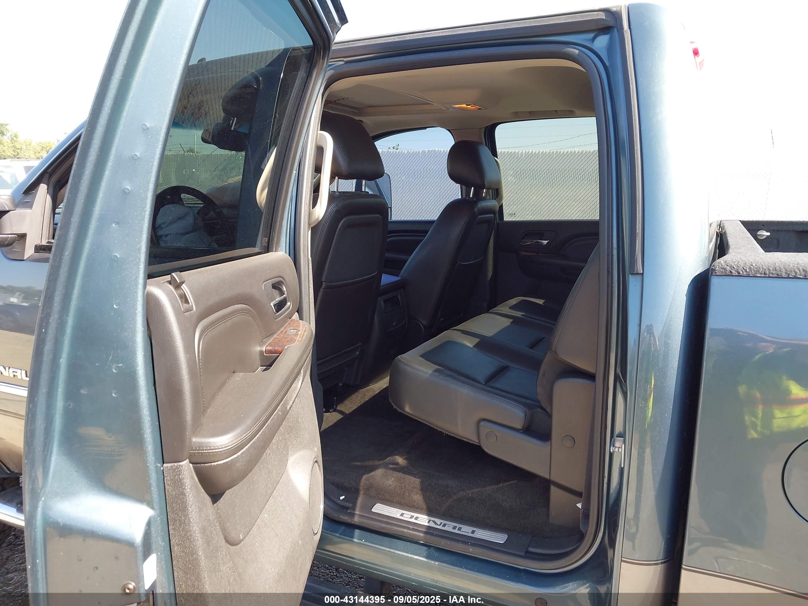 GMC SIERRA image 8
