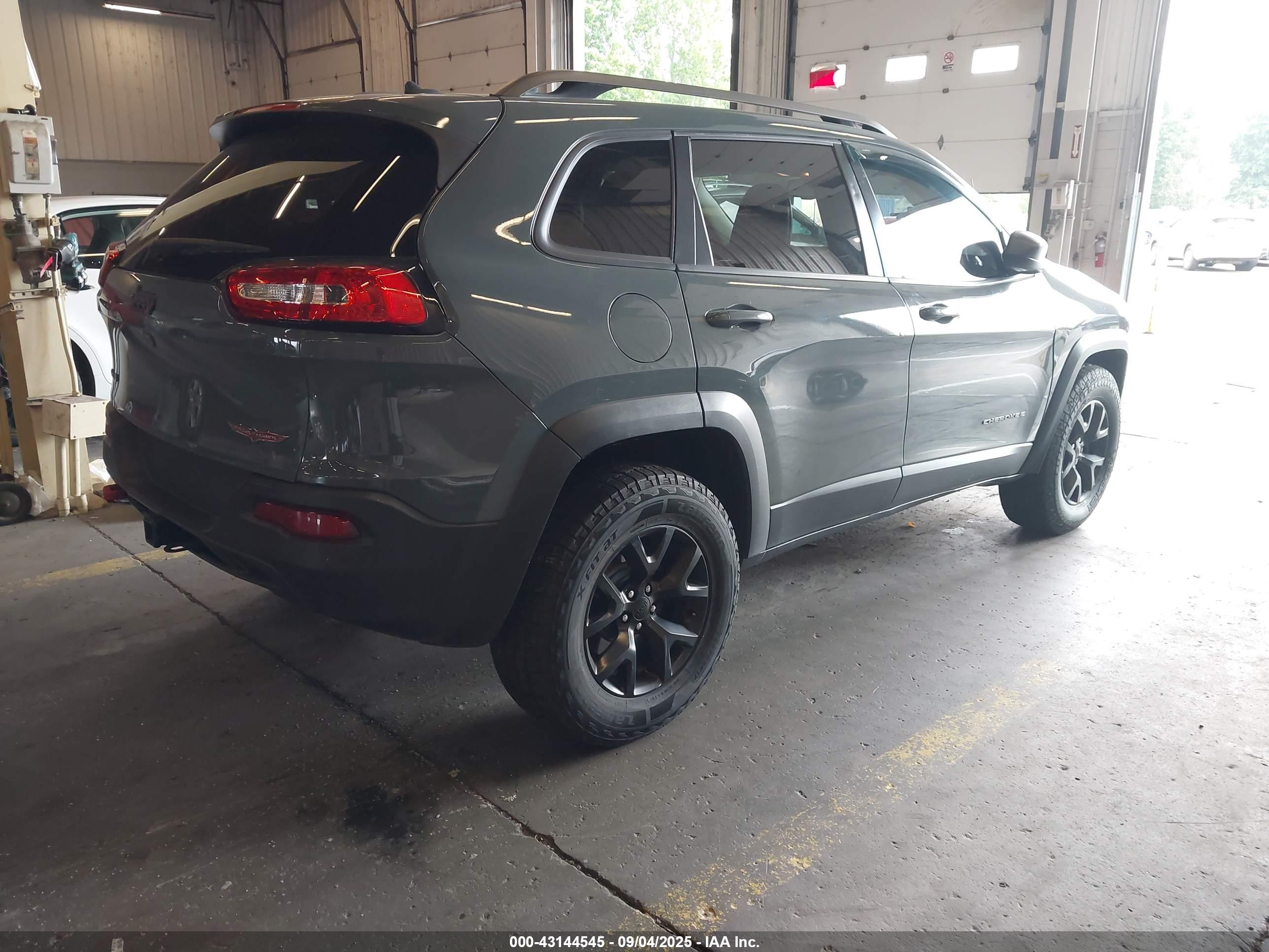 JEEP CHEROKEE image 4