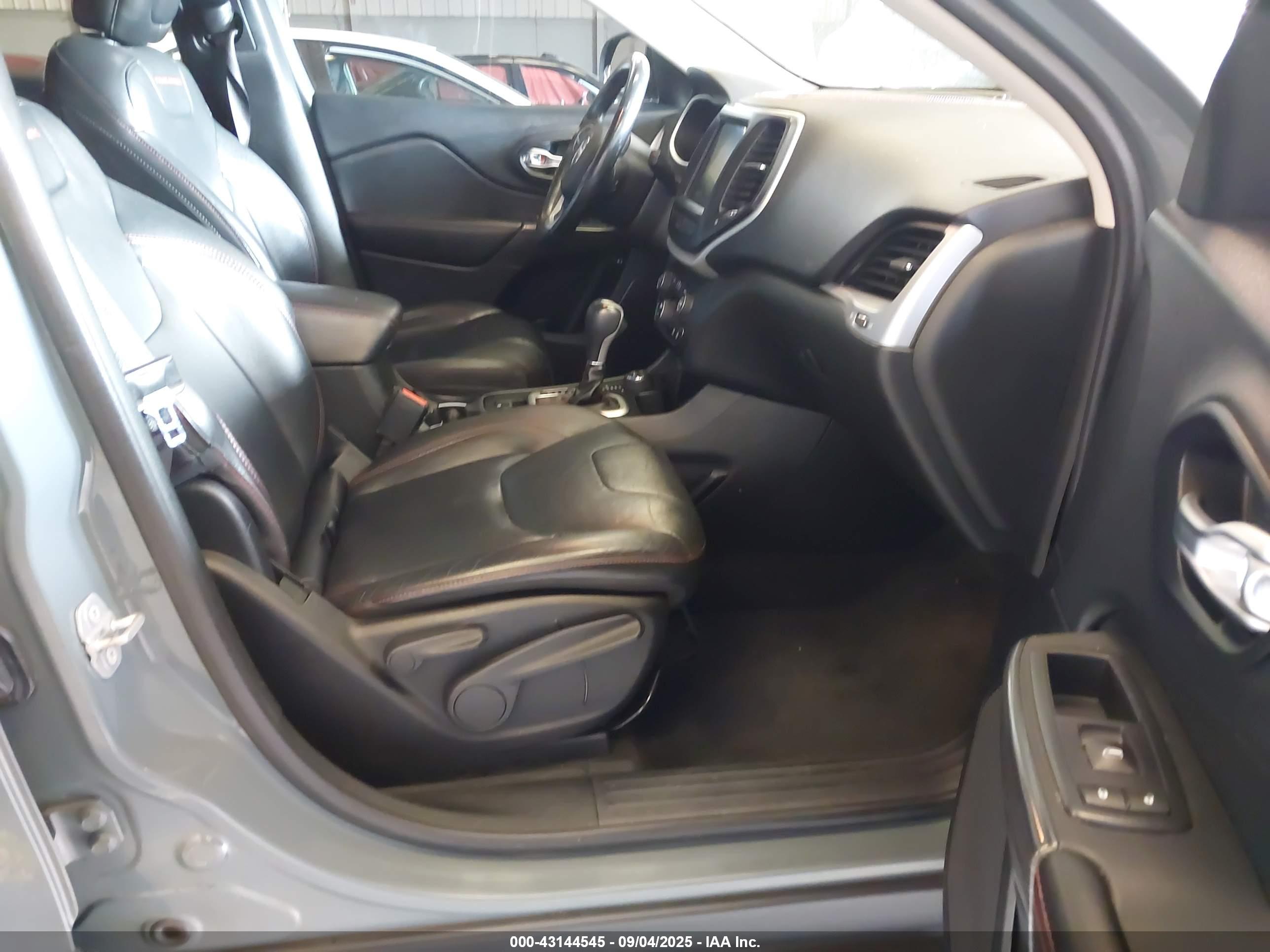 JEEP CHEROKEE image 5