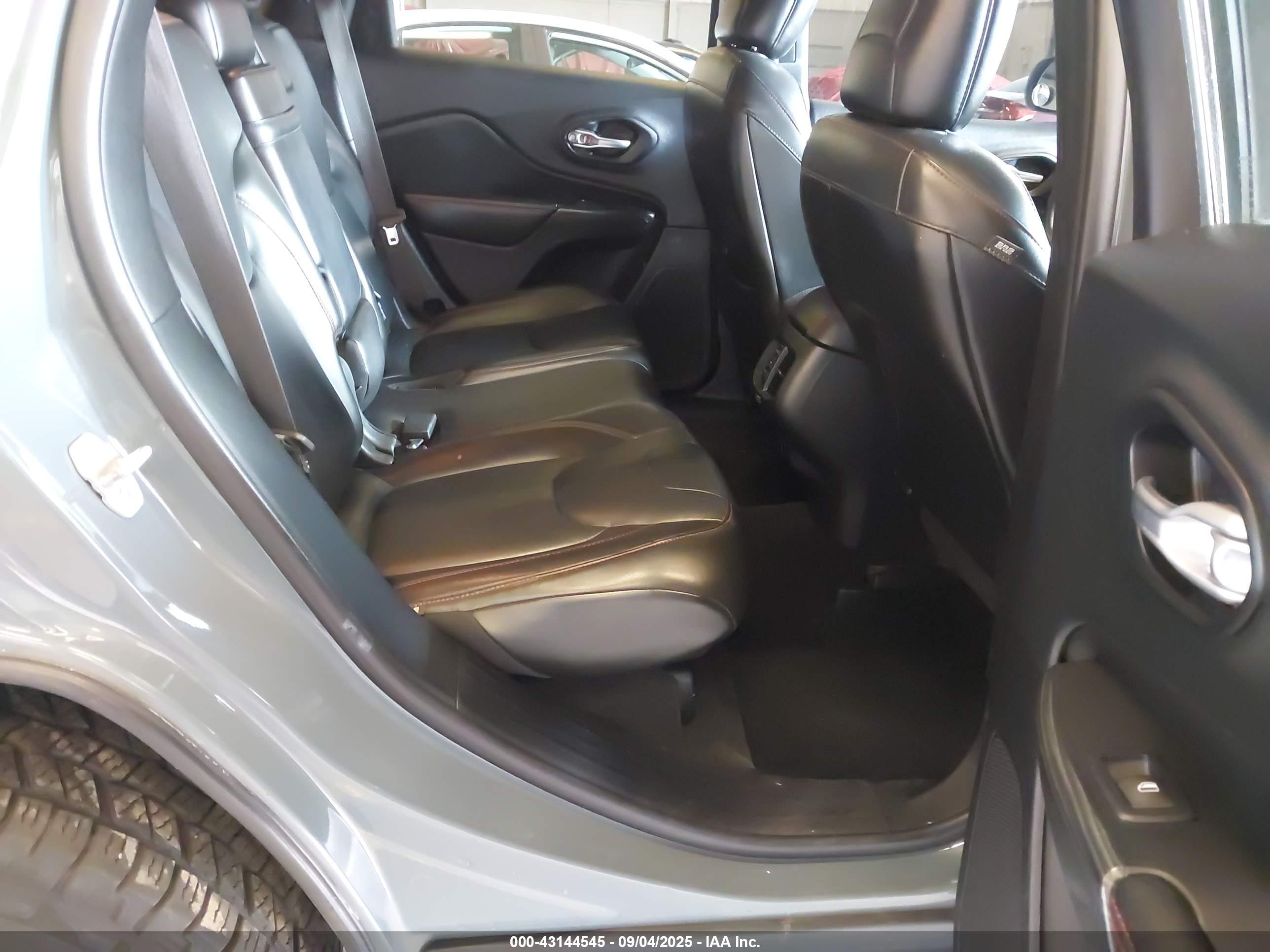 JEEP CHEROKEE image 8