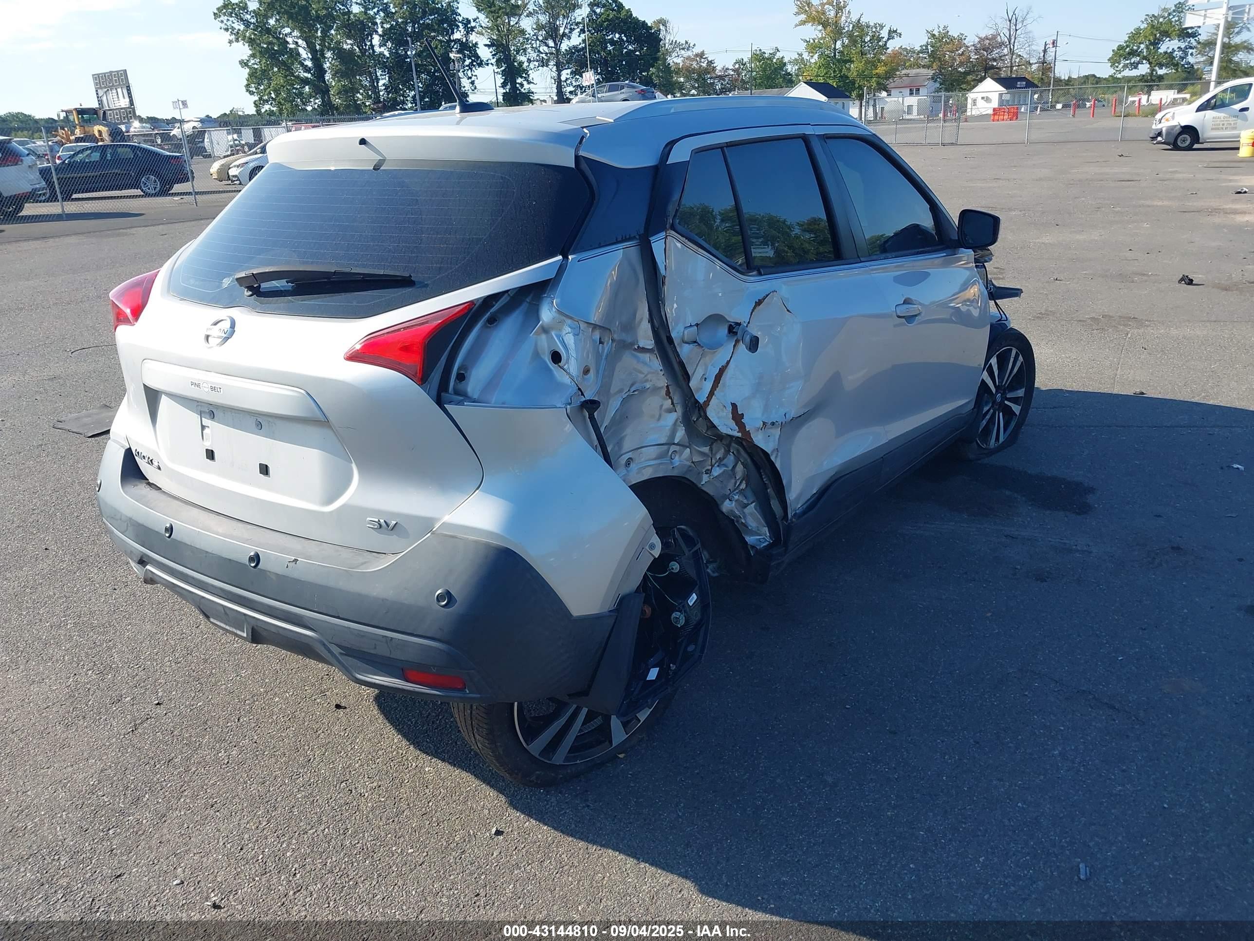 NISSAN KICKS image 4