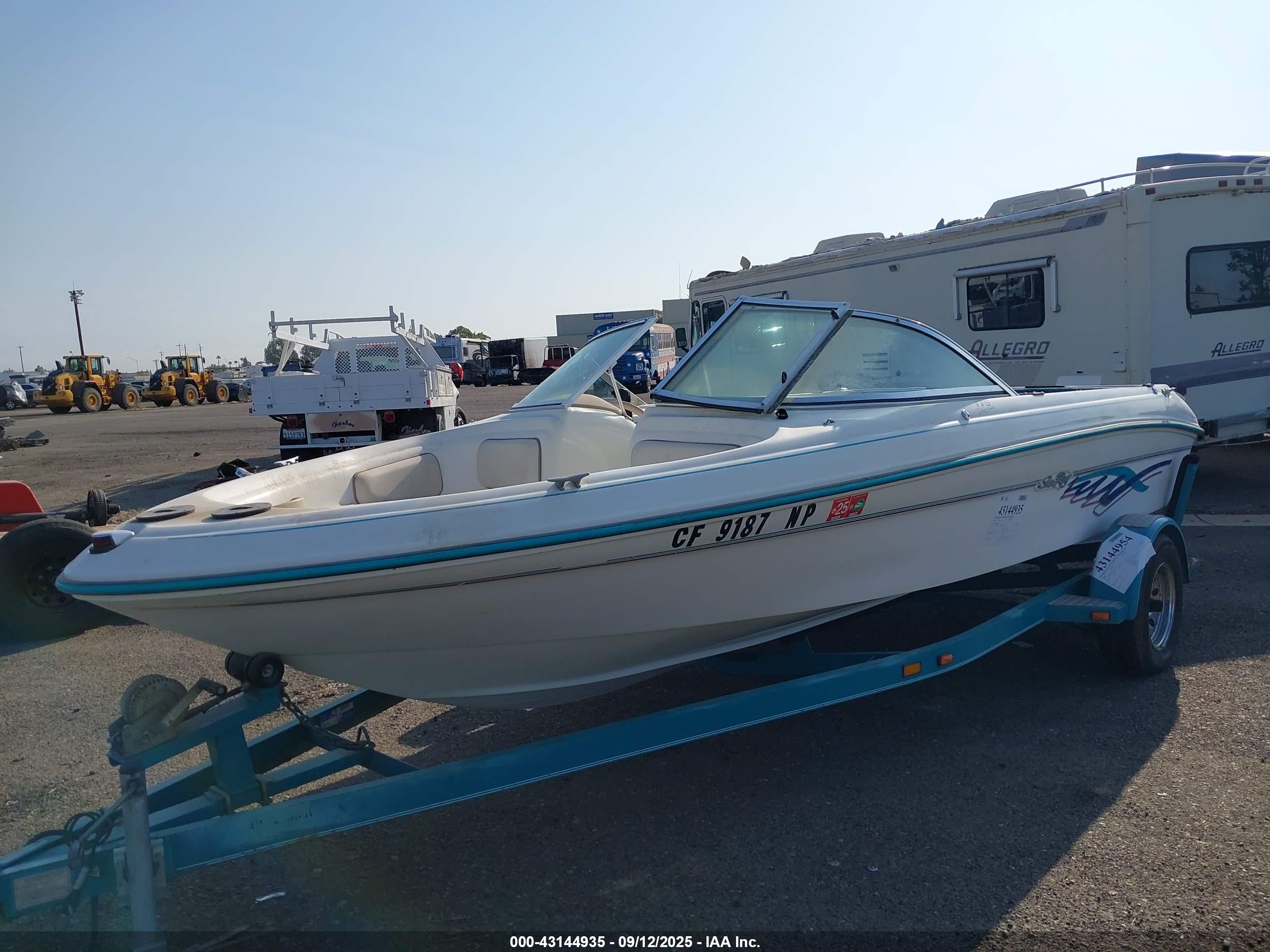 SEA RAY image 2