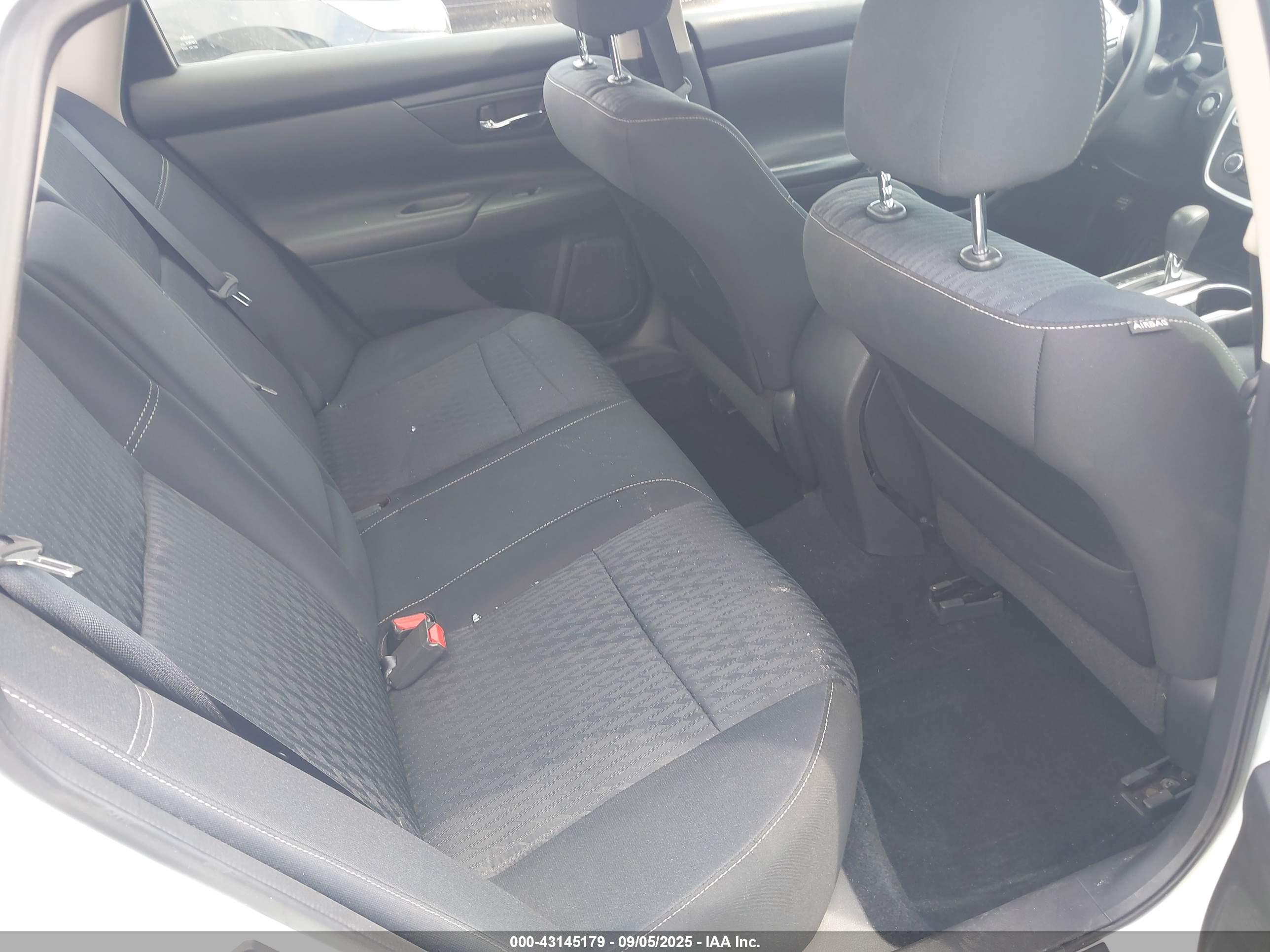 NISSAN ALTIMA image 8