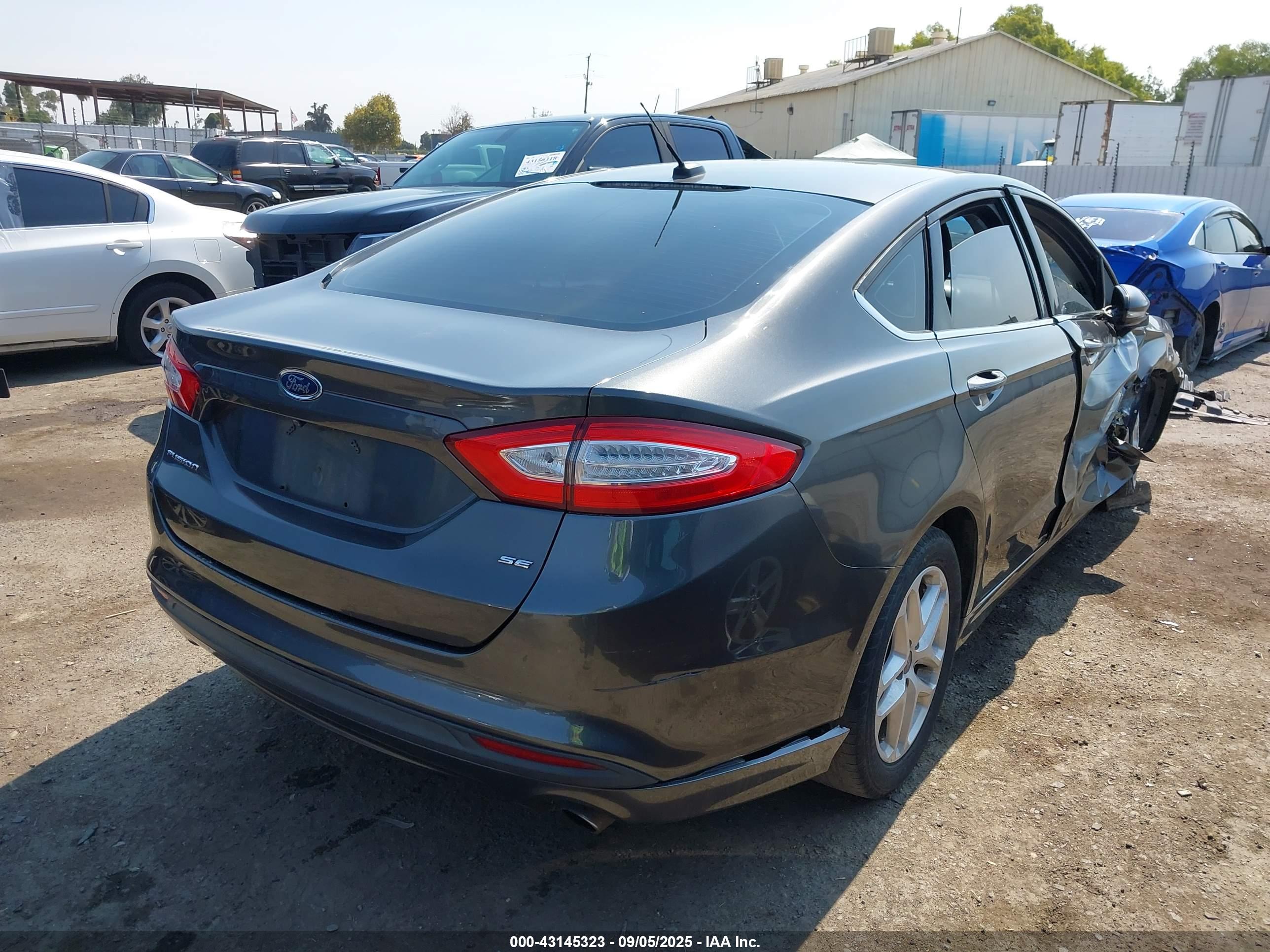FORD FUSION image 4