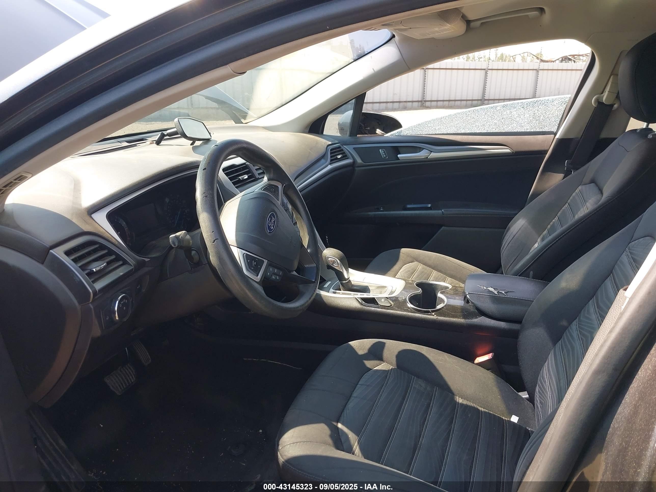 FORD FUSION image 5