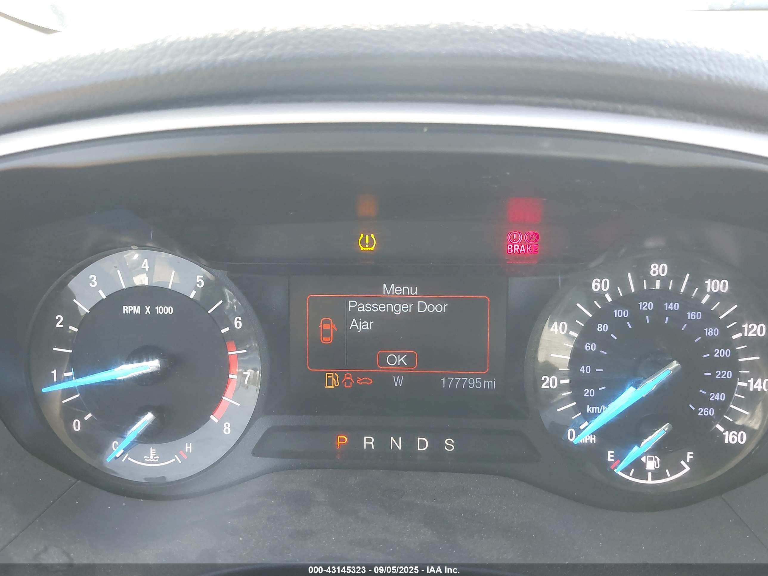 FORD FUSION image 7