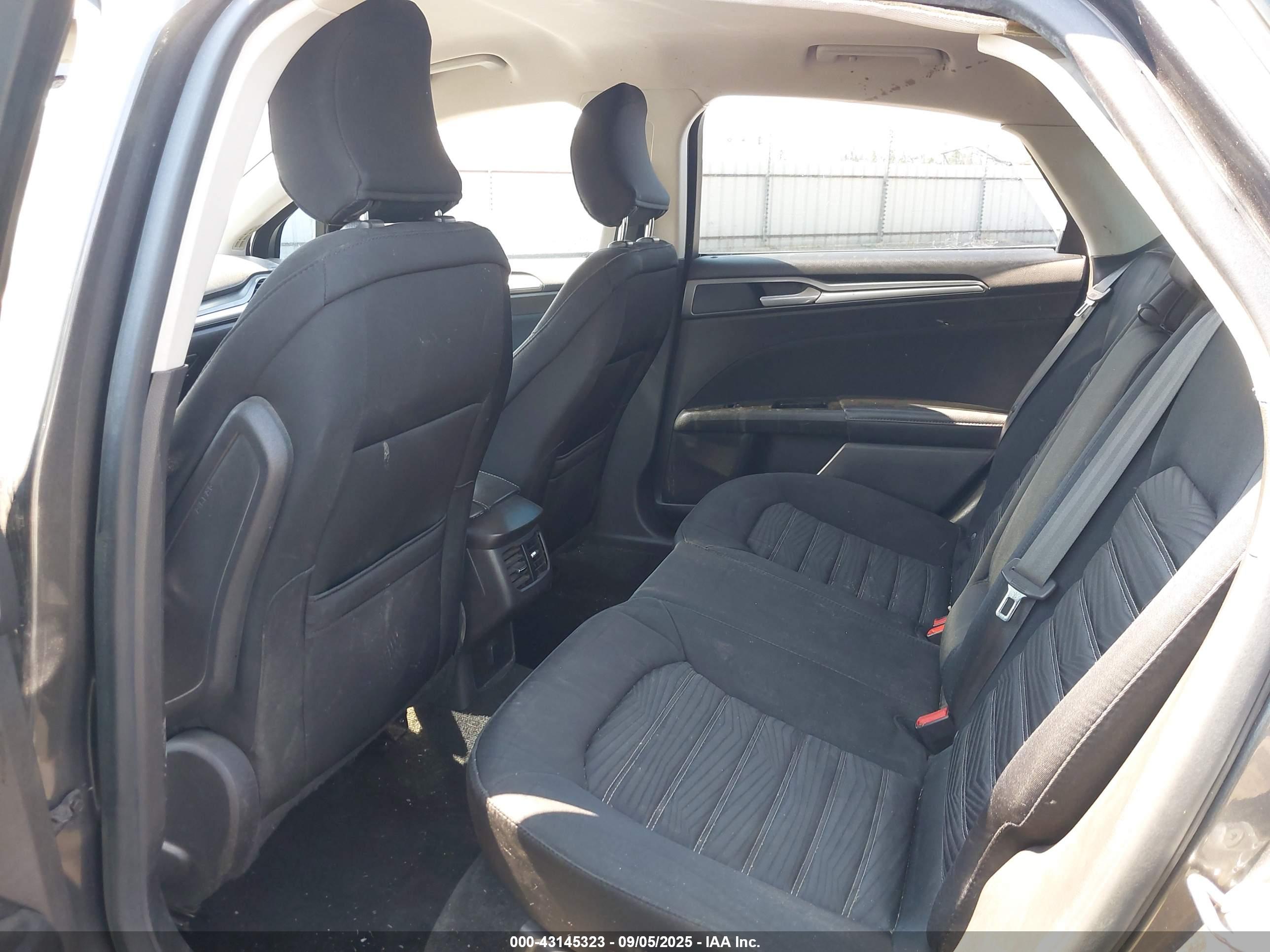 FORD FUSION image 8