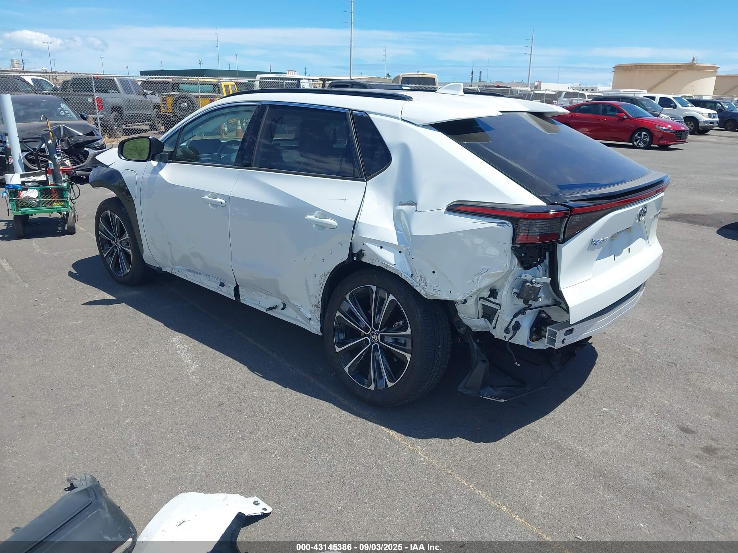 TOYOTA BZ4X image 3