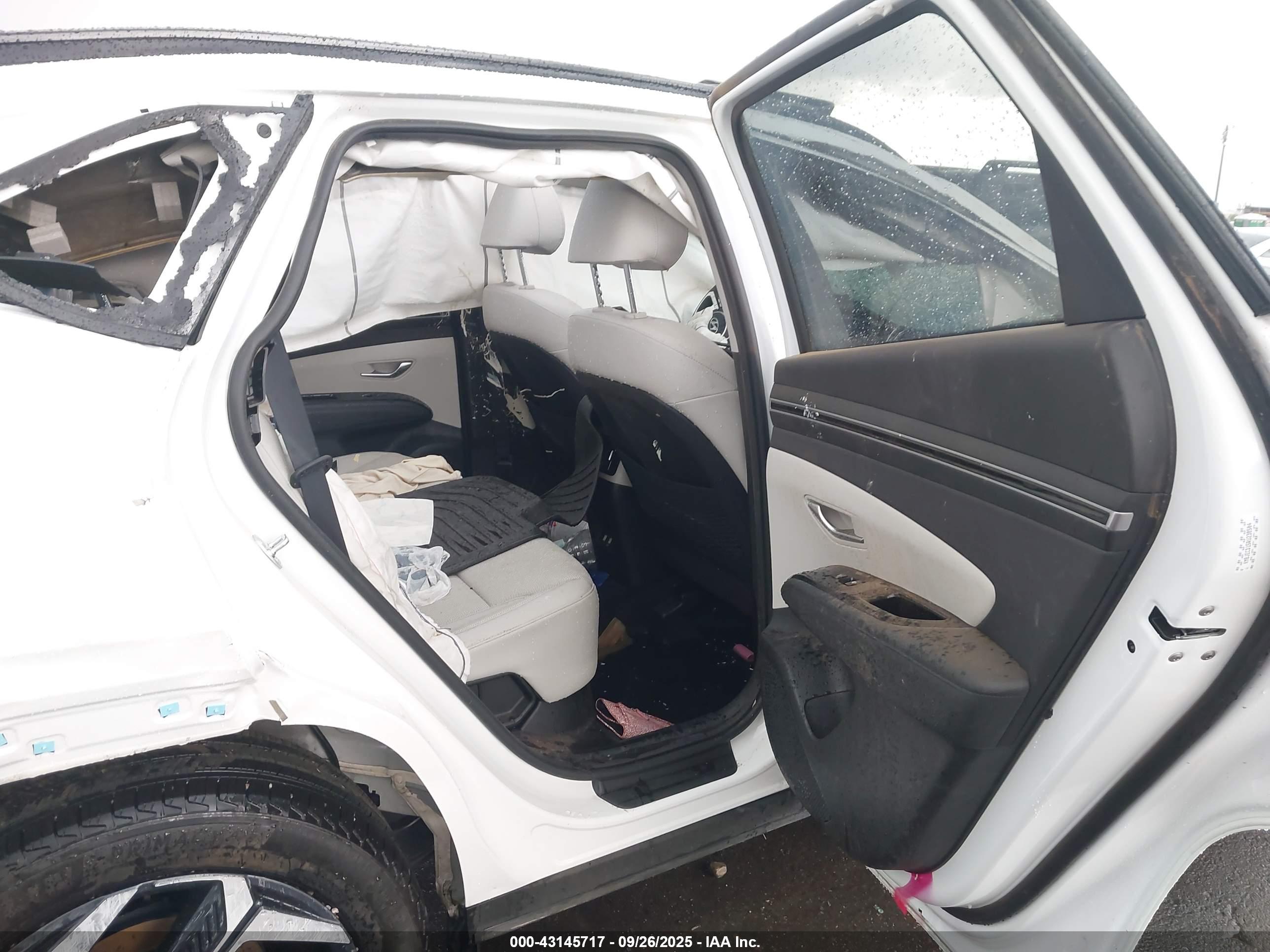 HYUNDAI TUCSON image 8