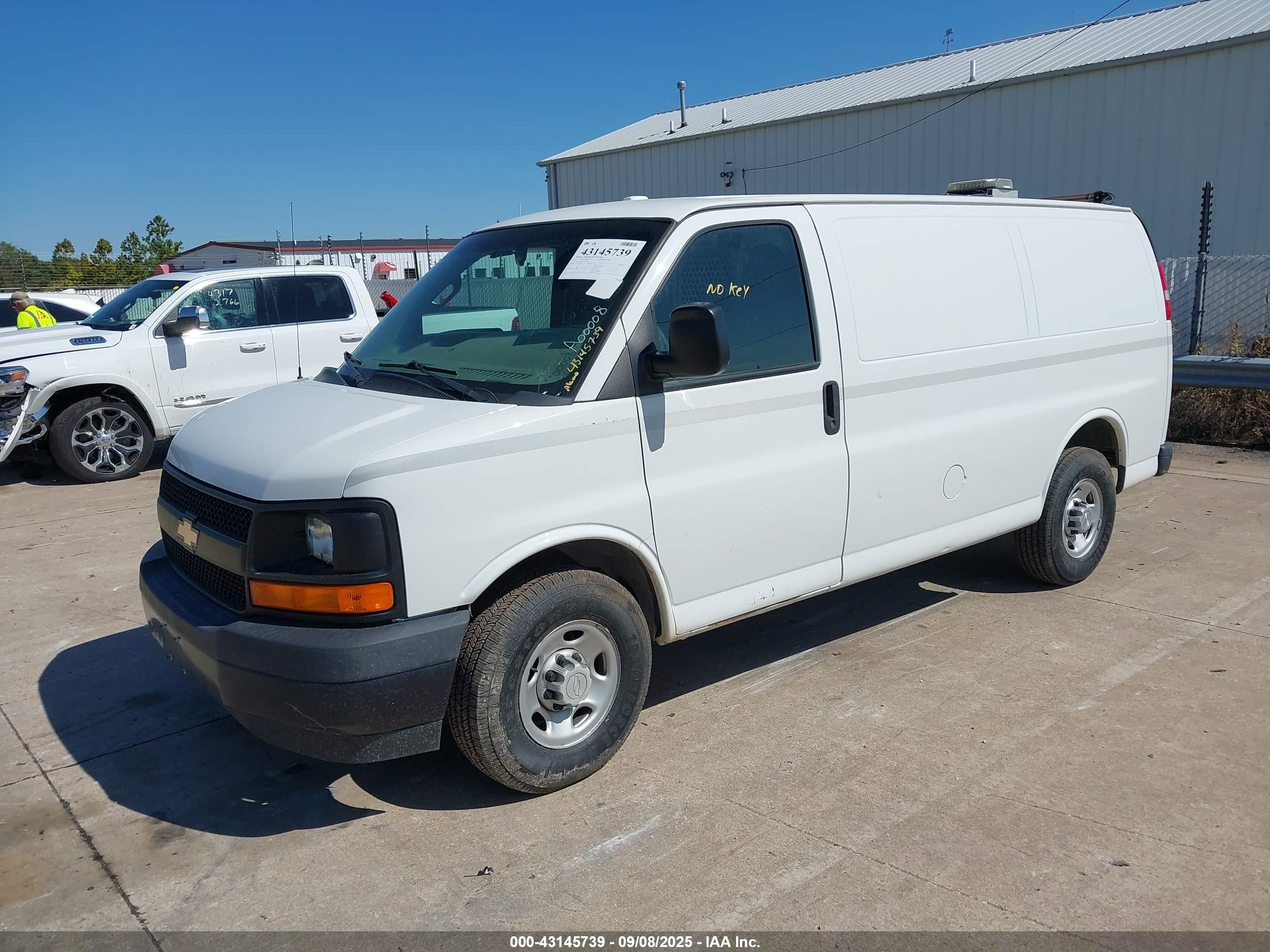 CHEVROLET EXPRESS image 2