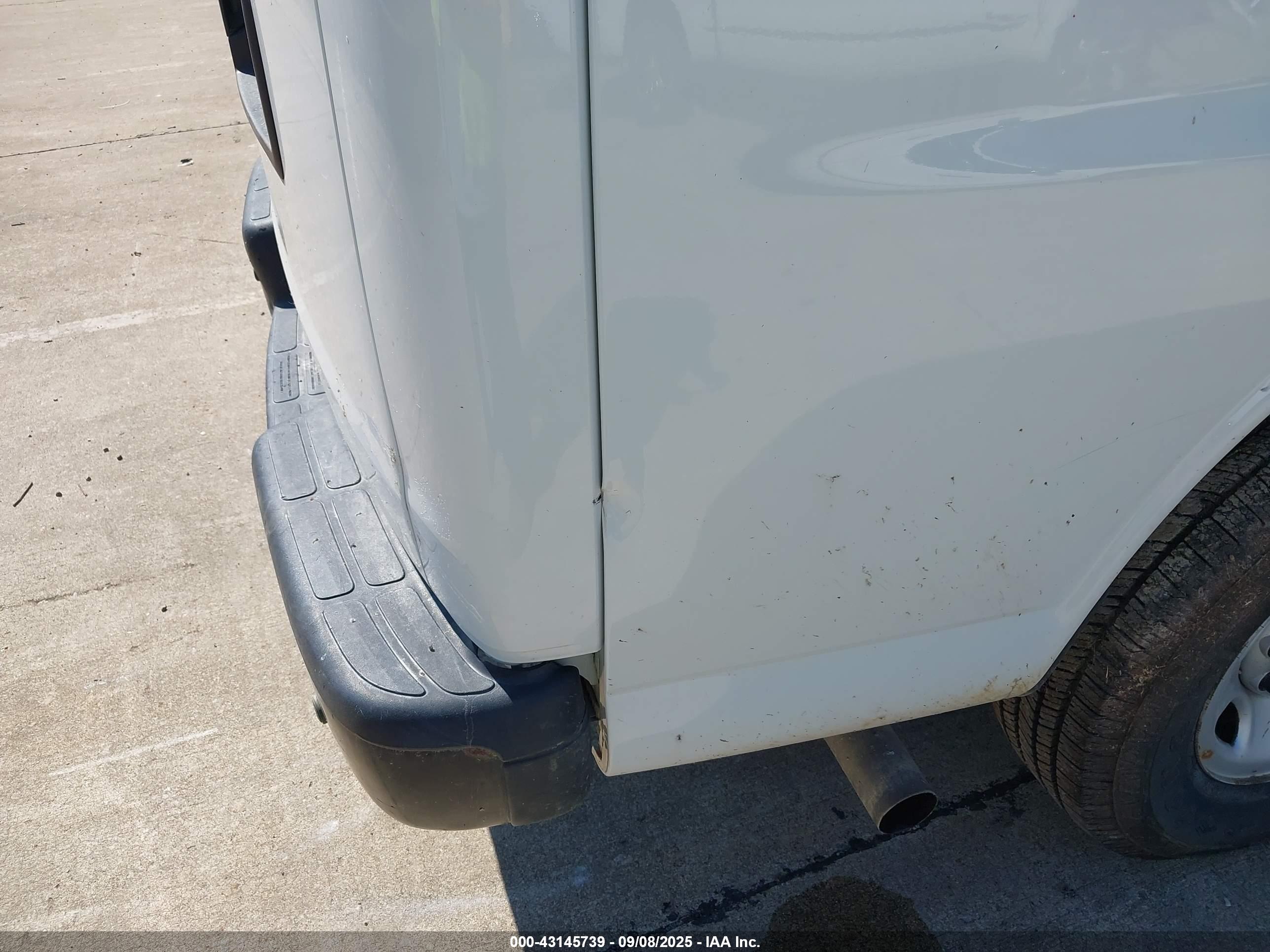 CHEVROLET EXPRESS image 6