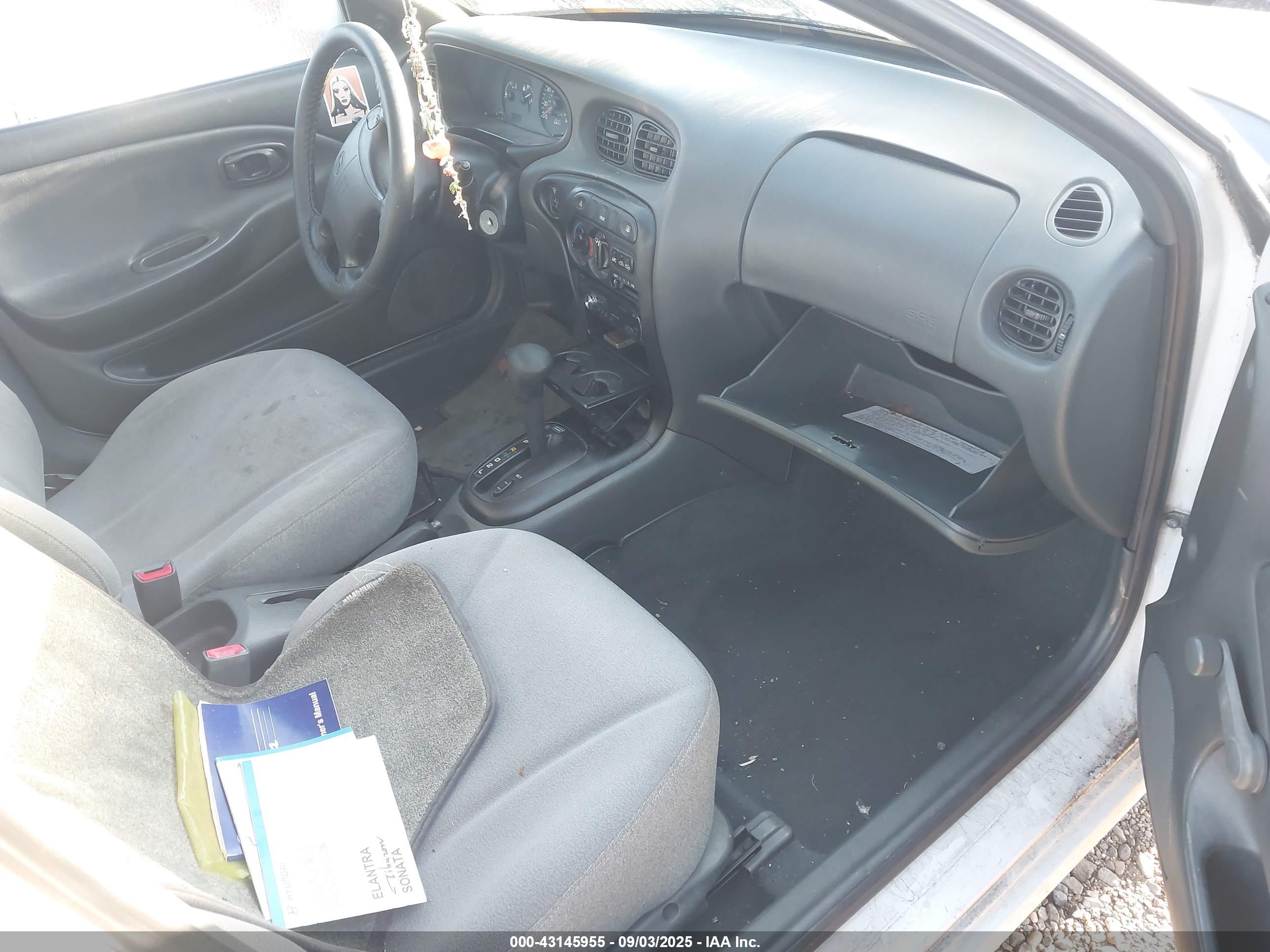 HYUNDAI ELANTRA image 5