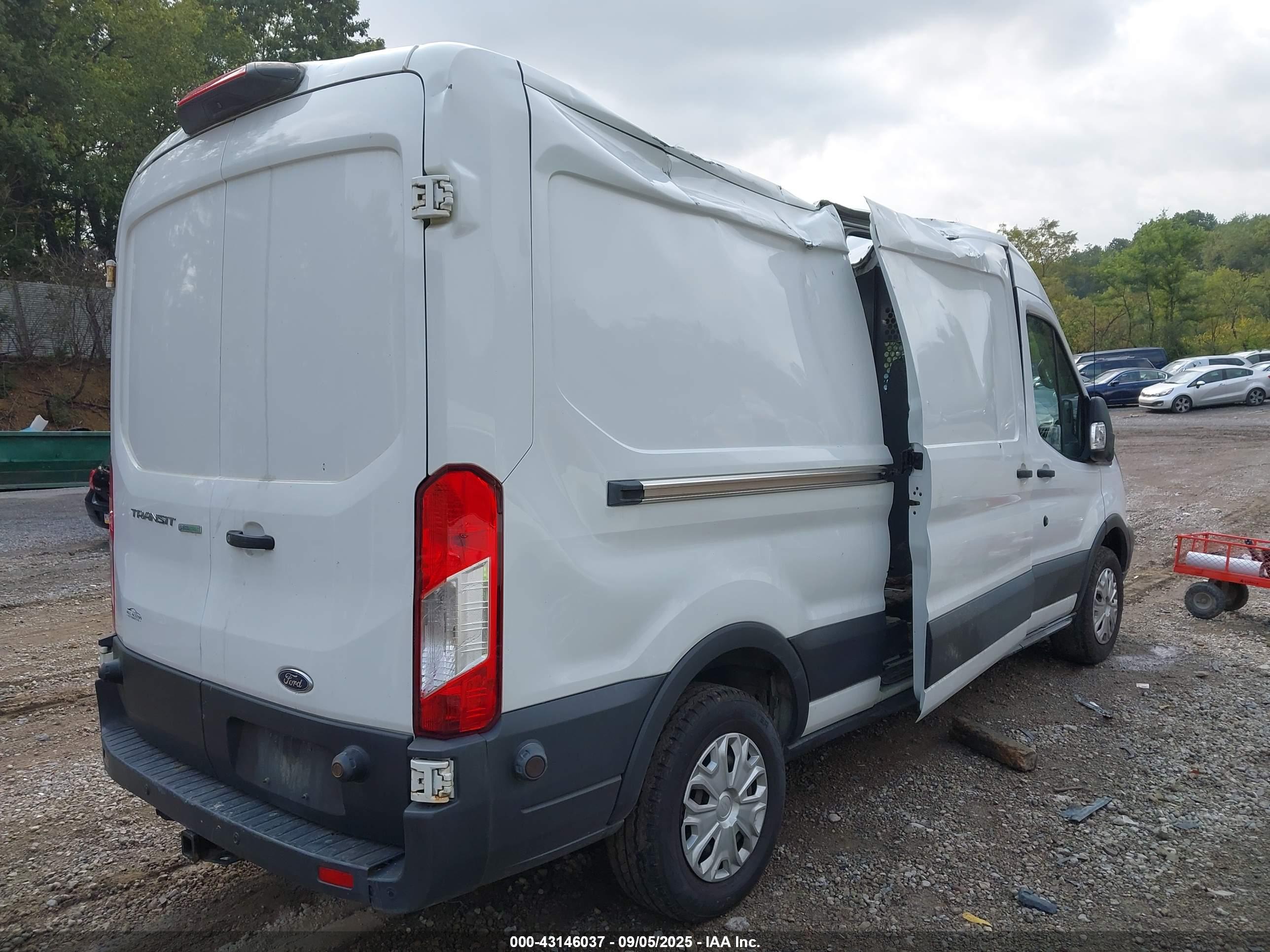FORD TRANSIT-350 image 4