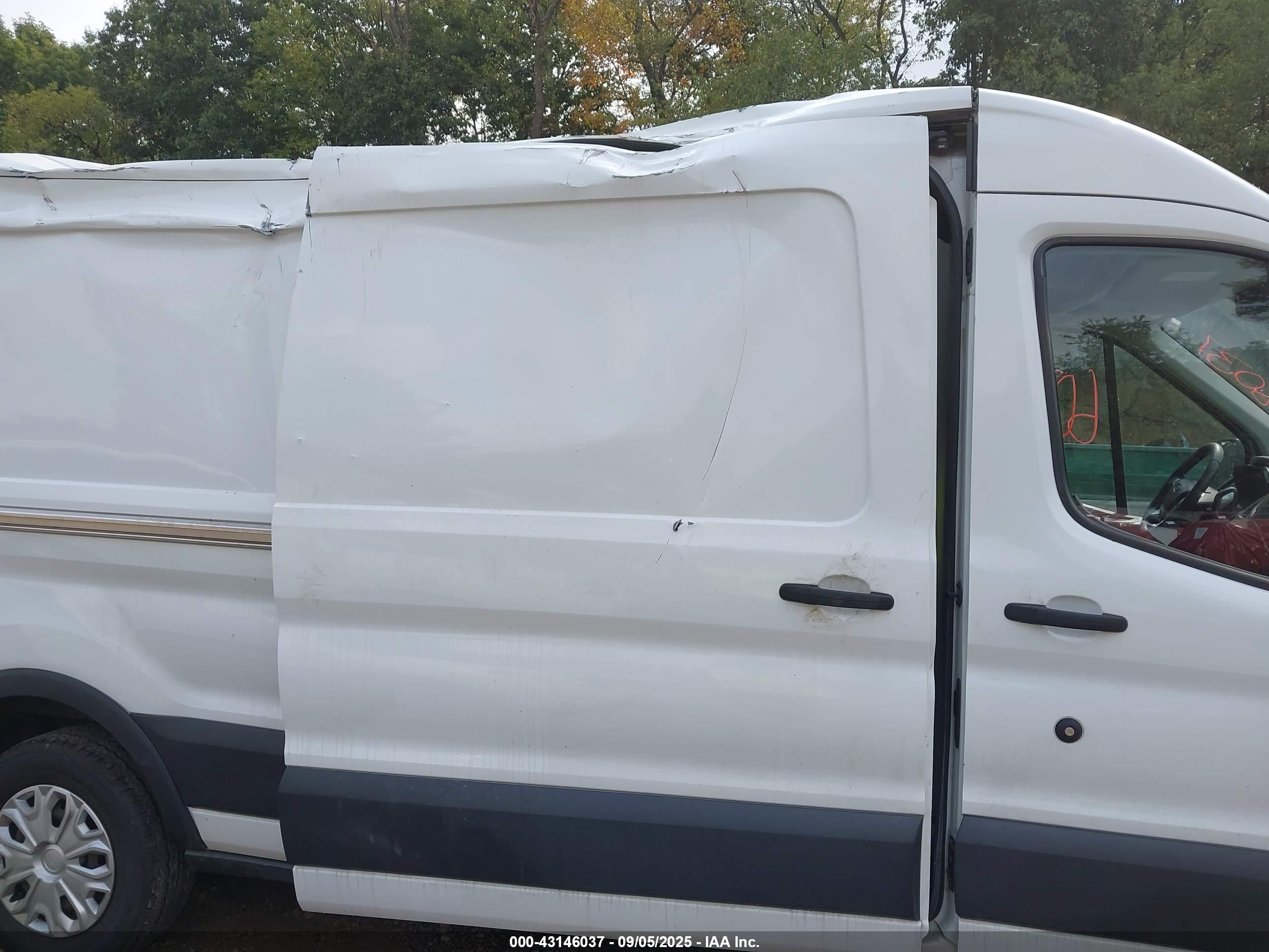 FORD TRANSIT-350 image 8