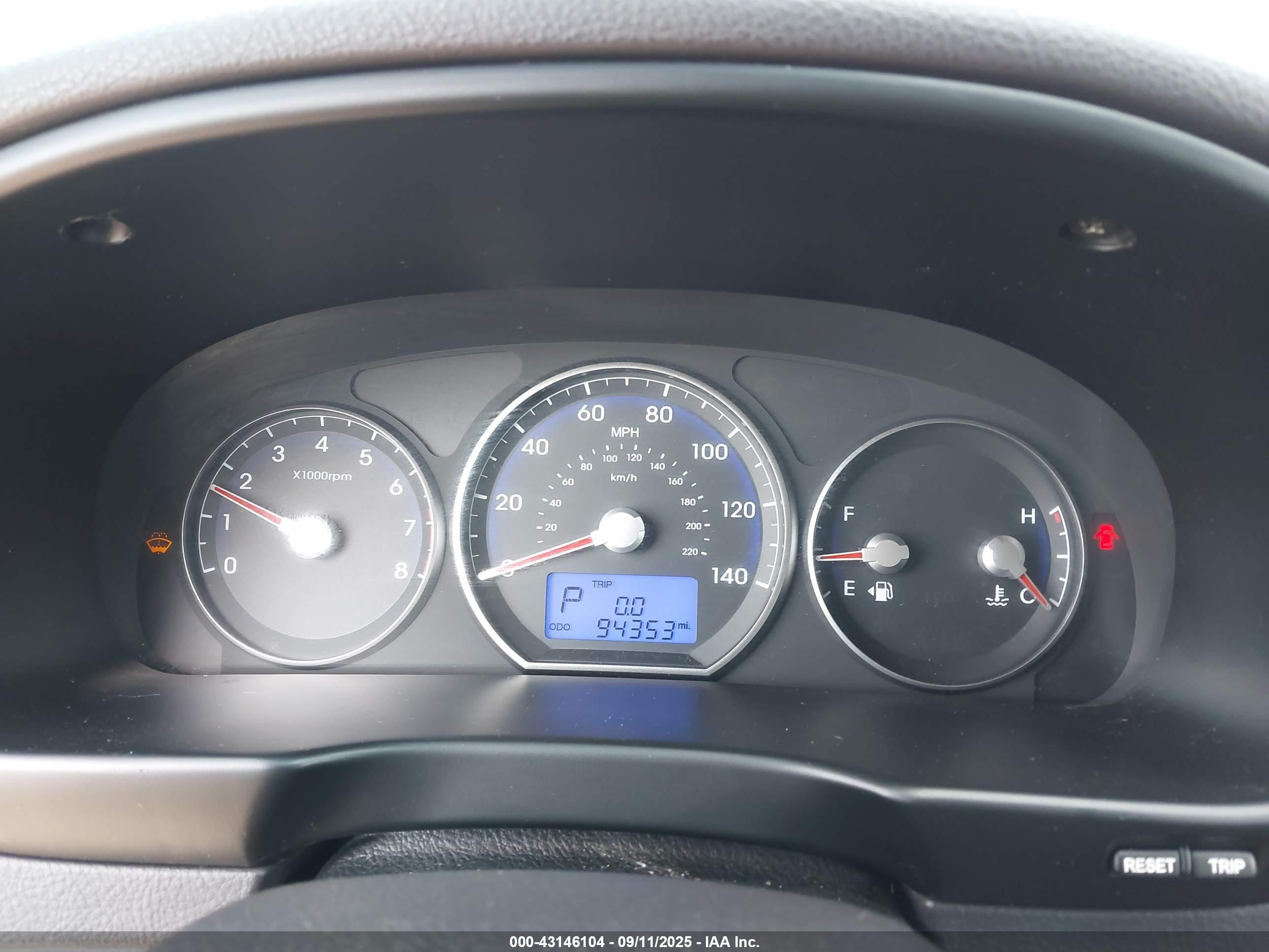 HYUNDAI SANTA image 7