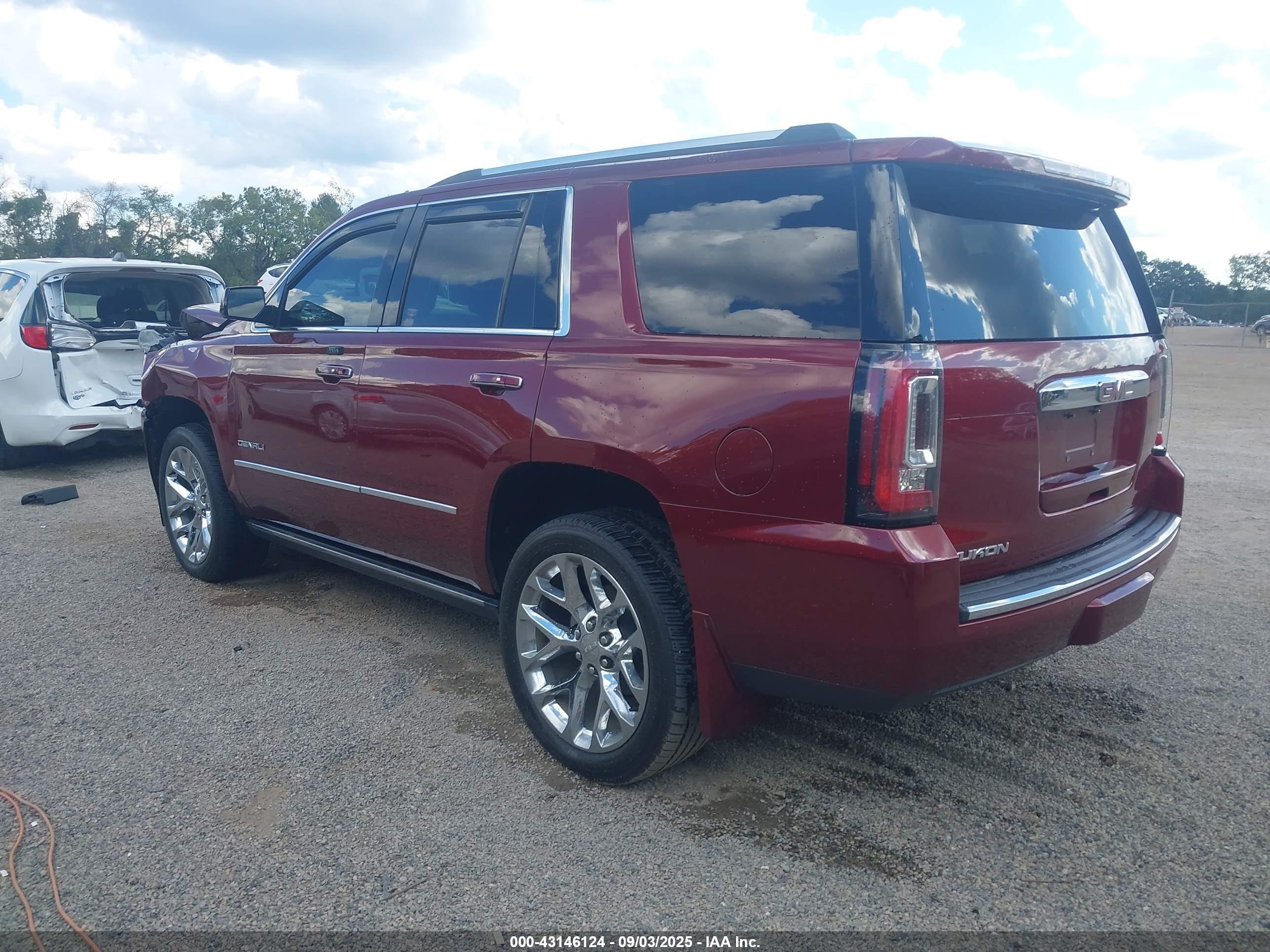GMC YUKON image 3