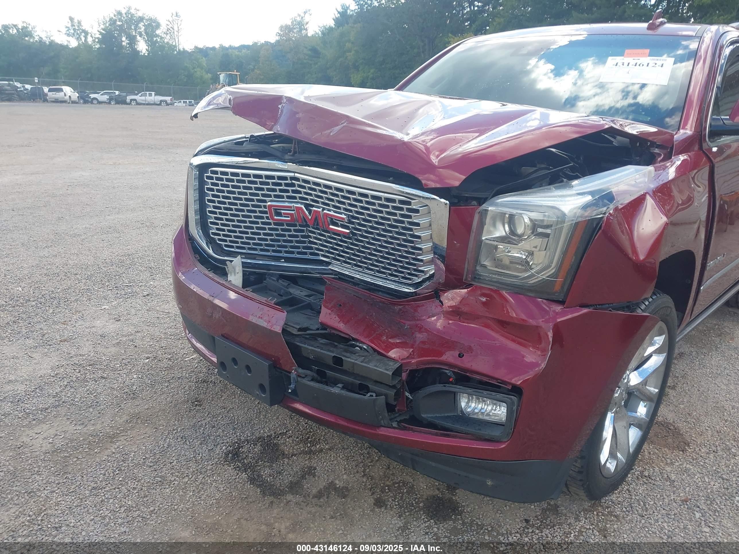 GMC YUKON image 6