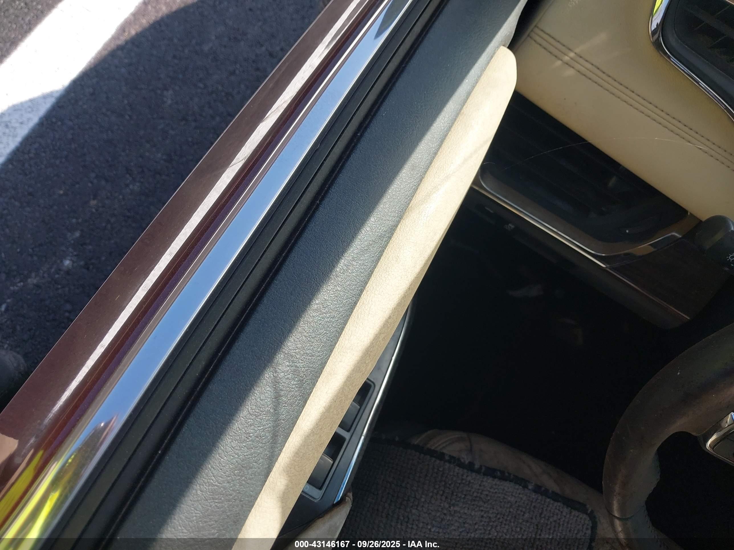 TOYOTA AVALON image 10