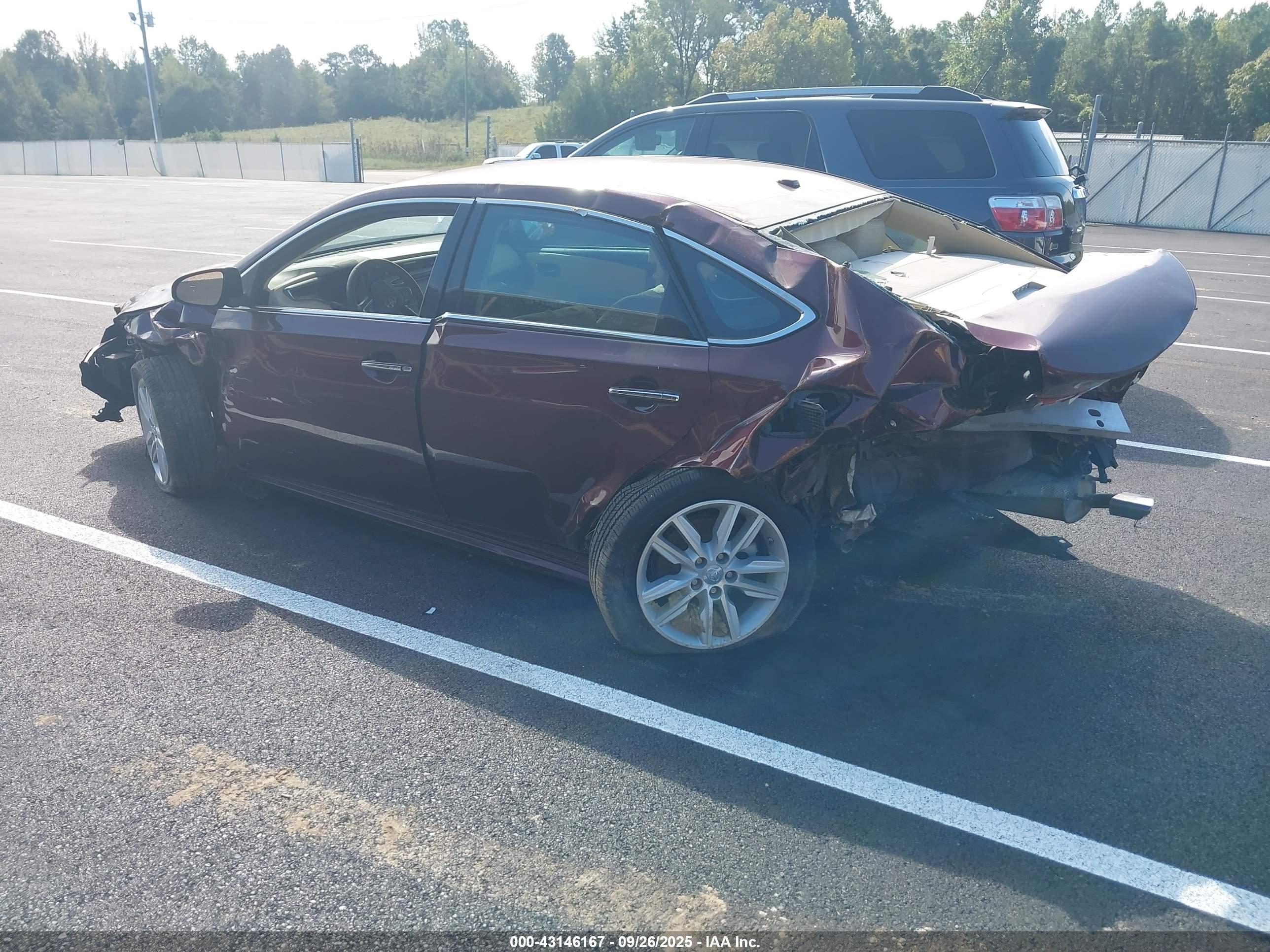 TOYOTA AVALON image 3
