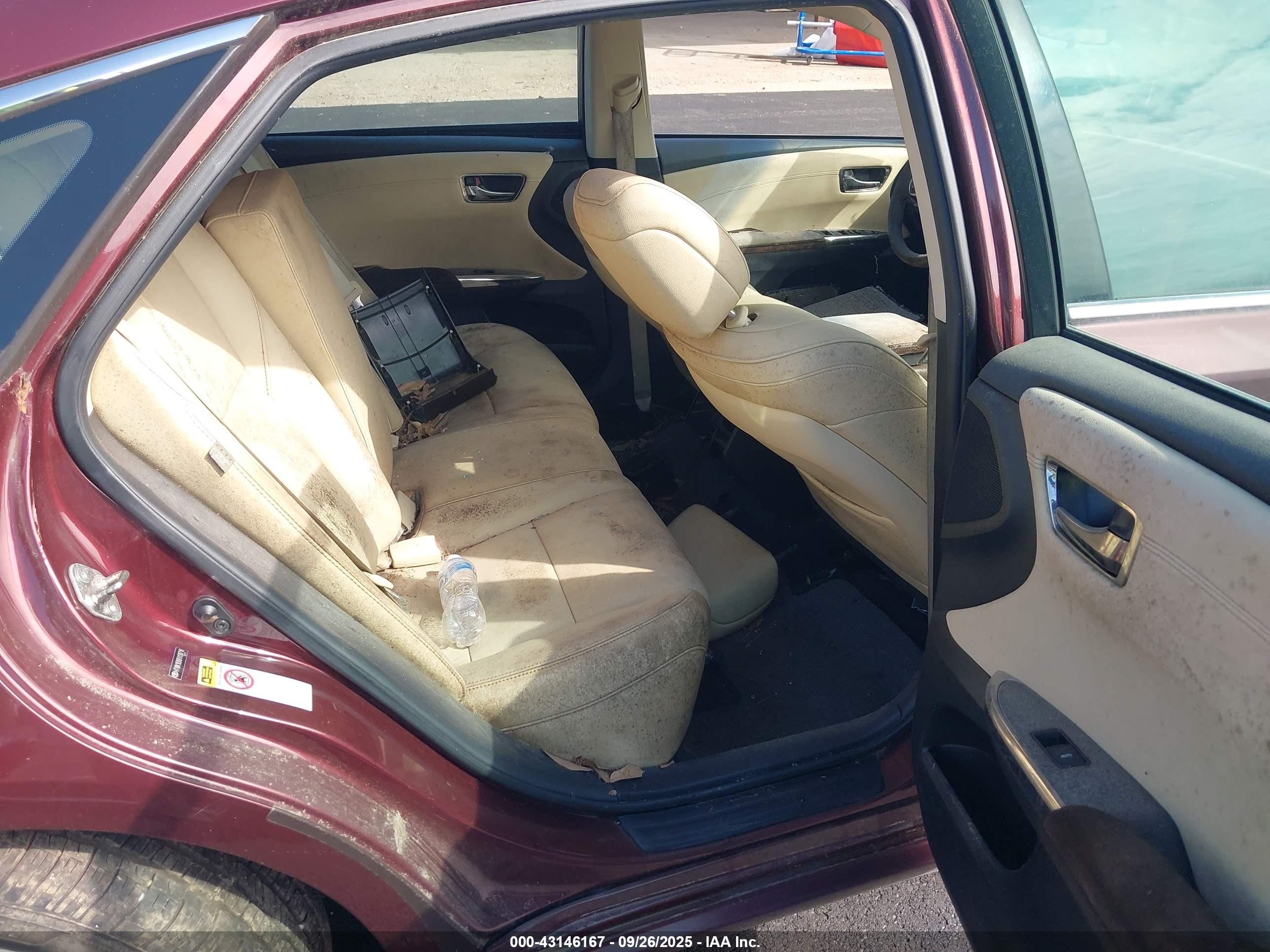 TOYOTA AVALON image 8