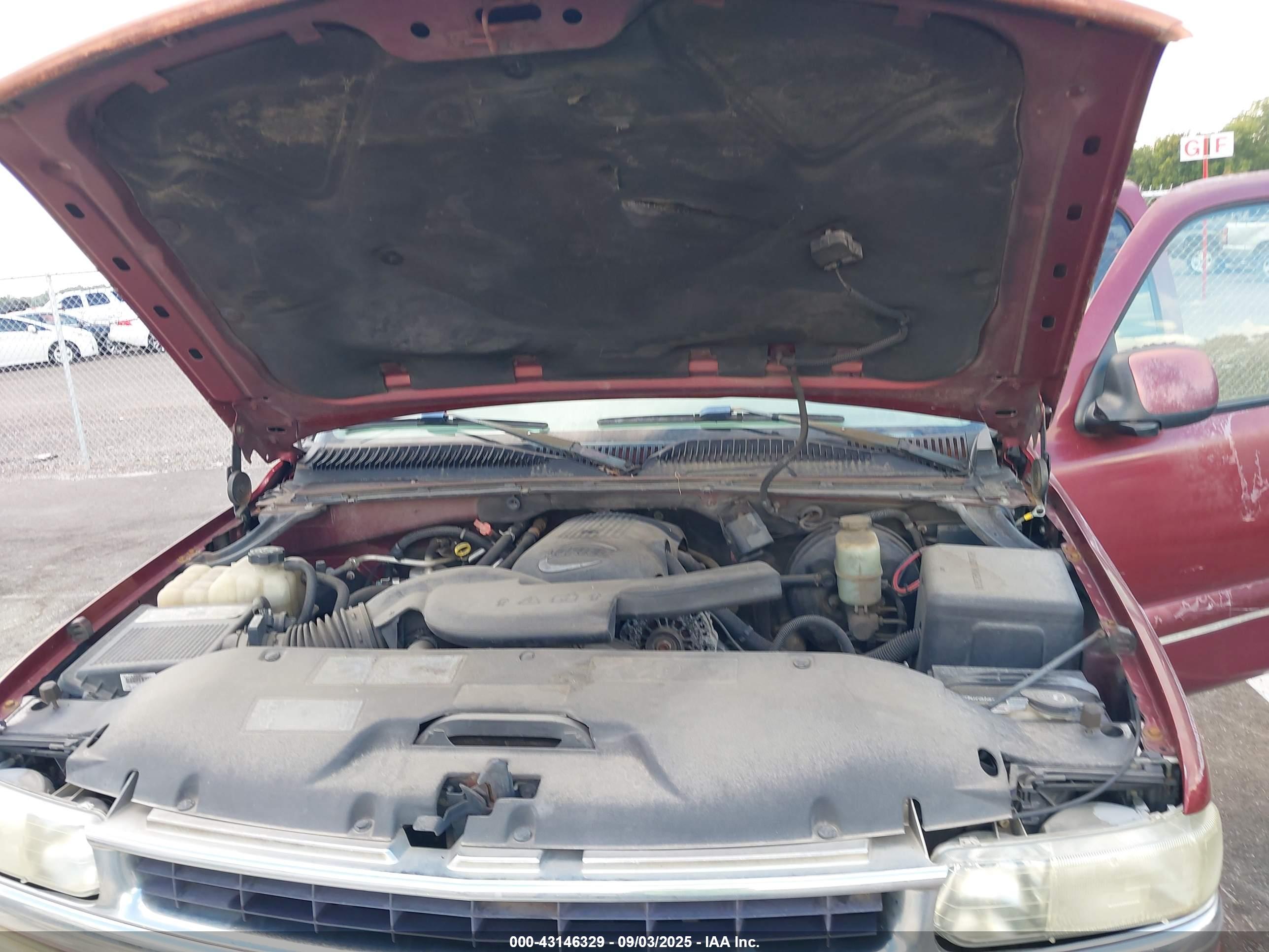 CHEVROLET SUBURBAN image 10
