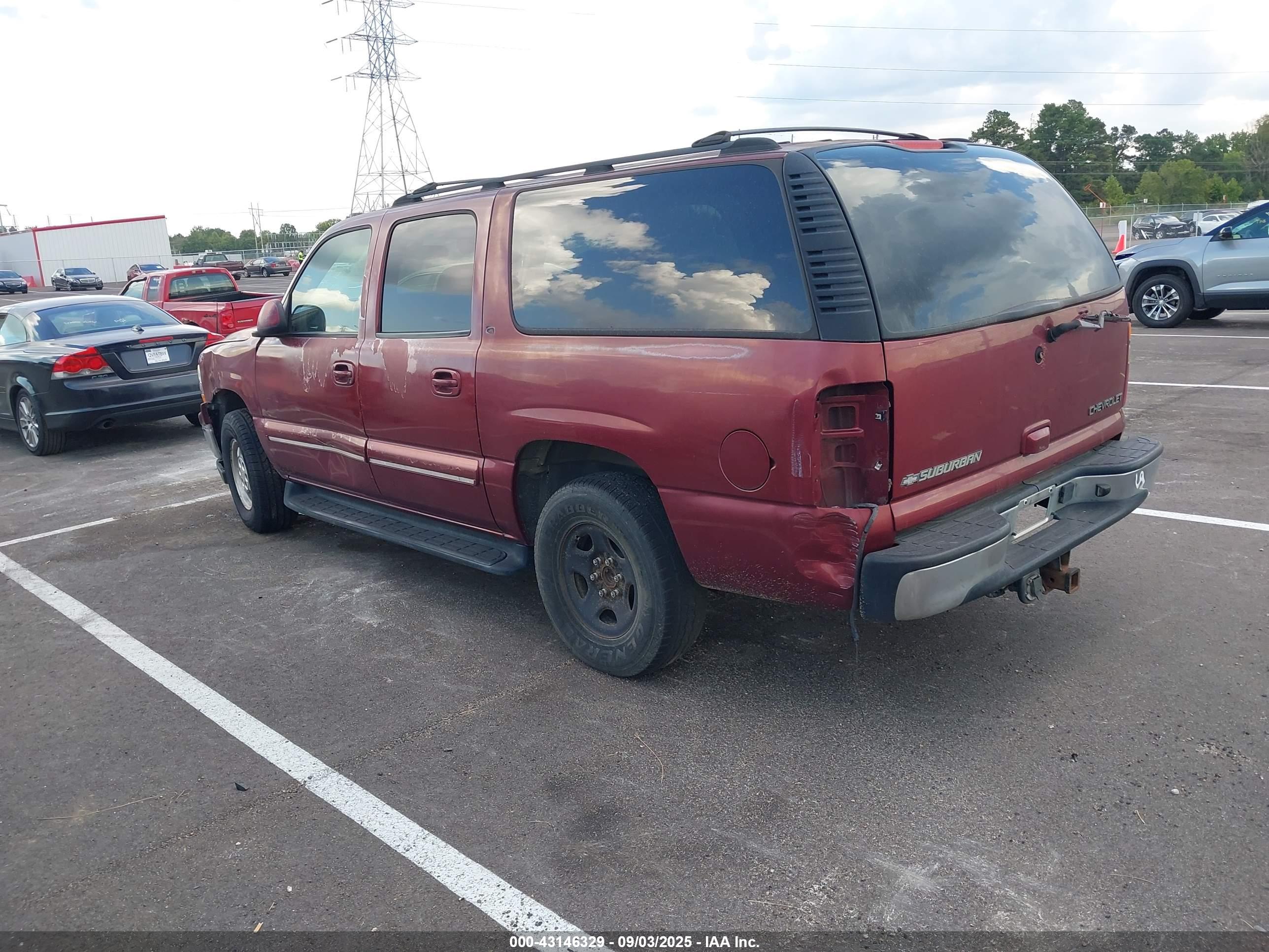 CHEVROLET SUBURBAN image 3