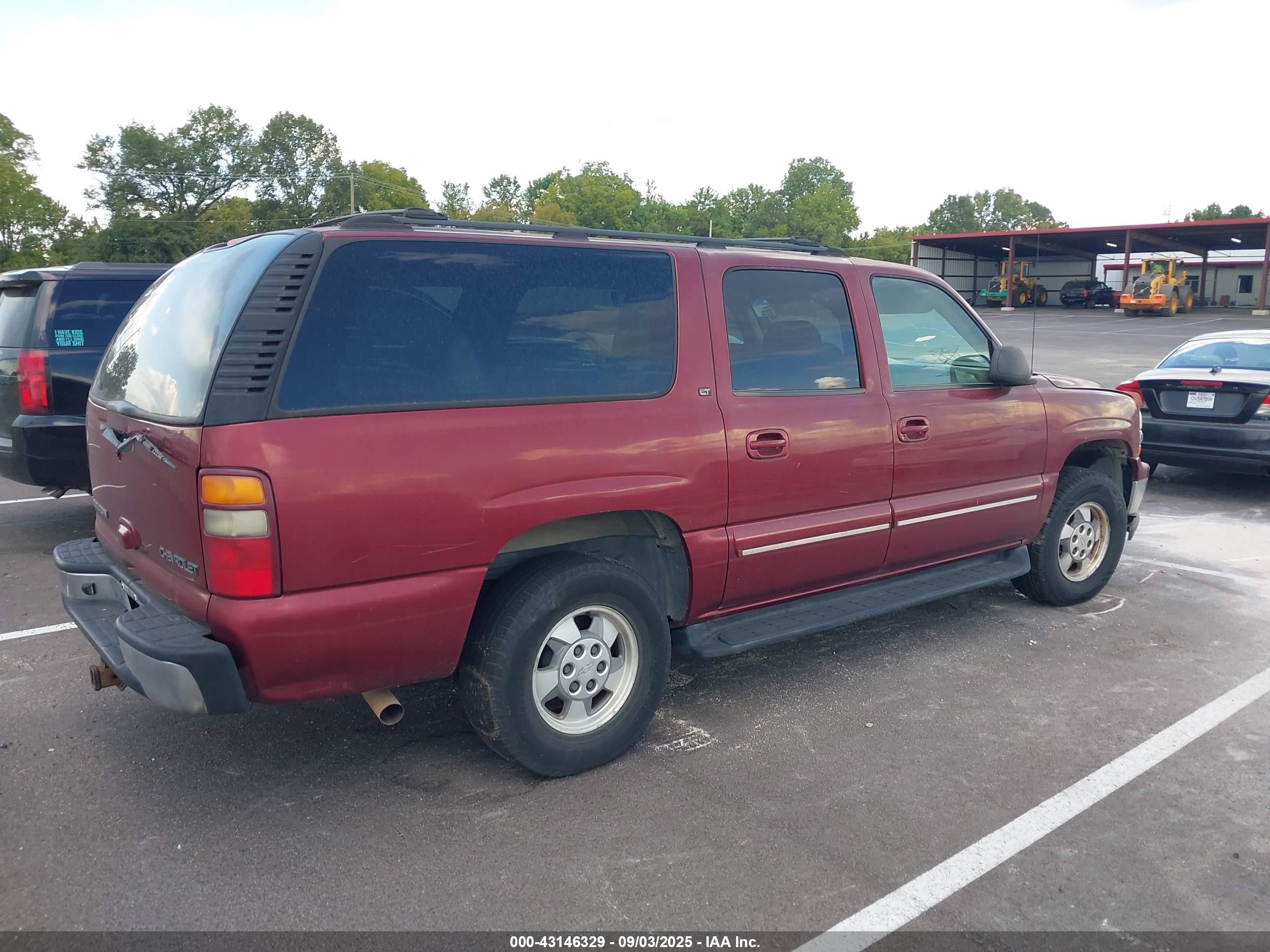 CHEVROLET SUBURBAN image 4