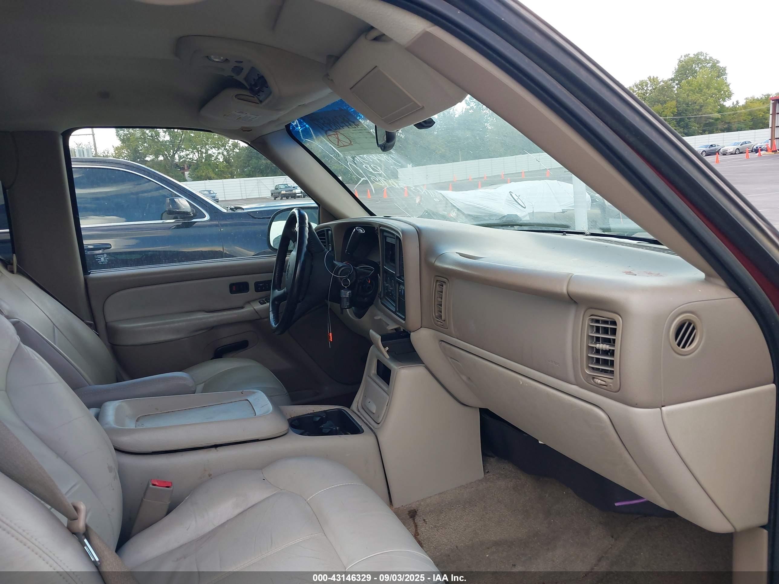 CHEVROLET SUBURBAN image 5