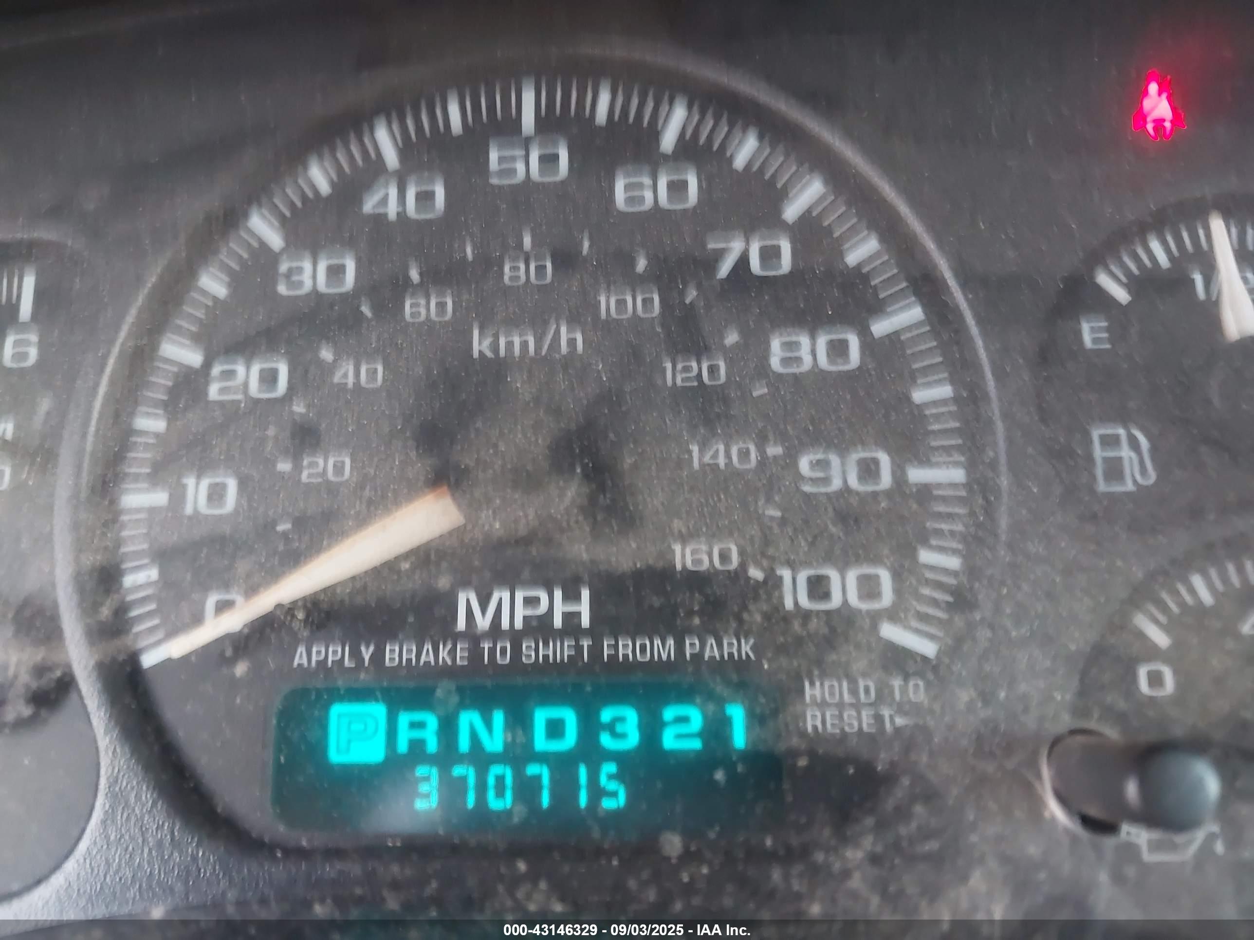 CHEVROLET SUBURBAN image 7