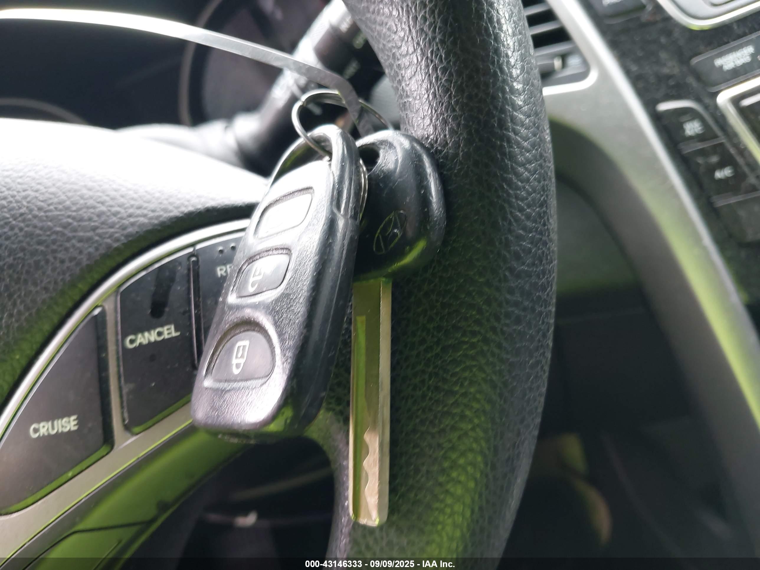 HYUNDAI ELANTRA image 11